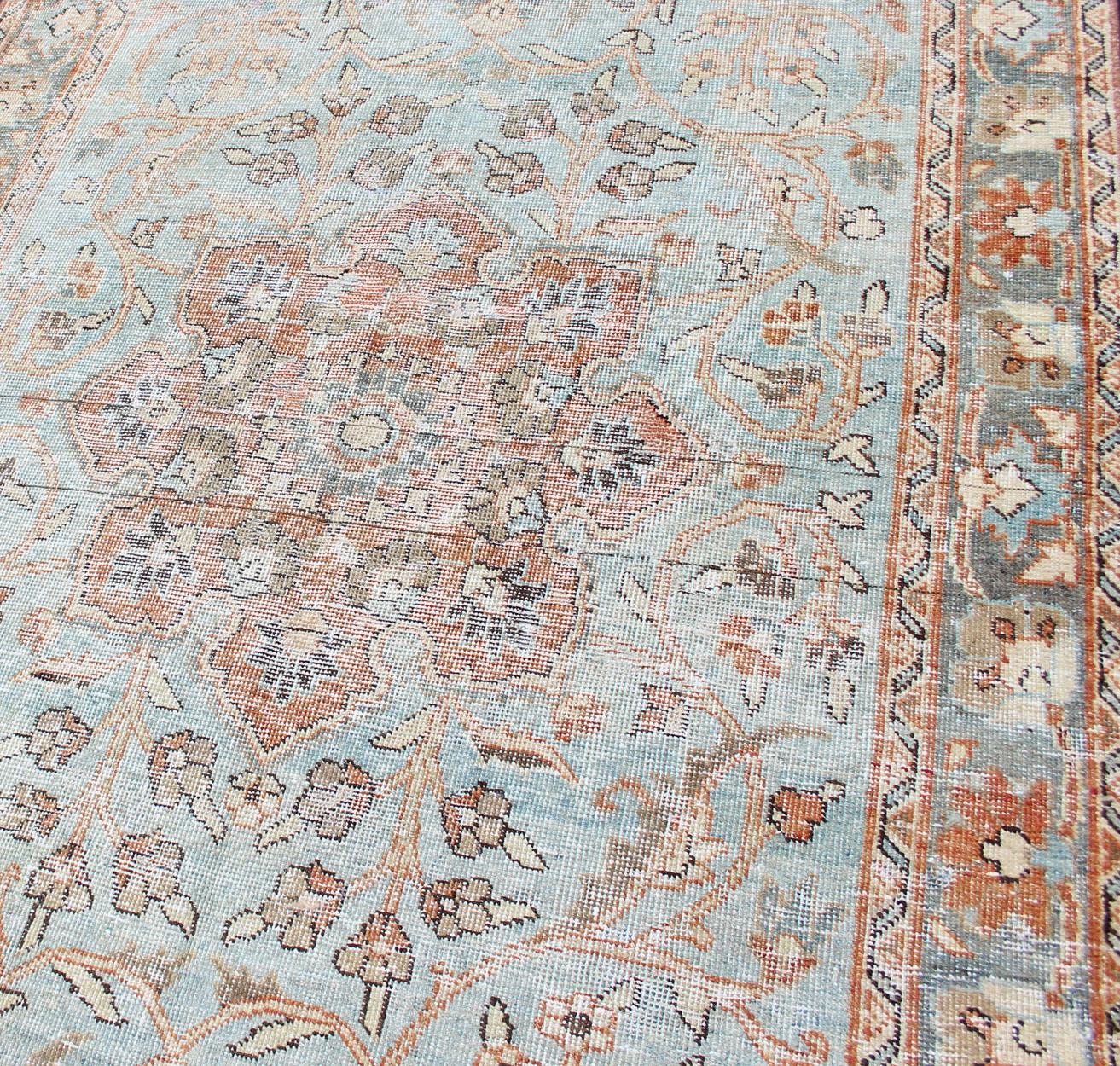 Antique Persian Sultanabad Mahal in Light Blue, Light Green, Gray & Charcoal In Good Condition In Atlanta, GA