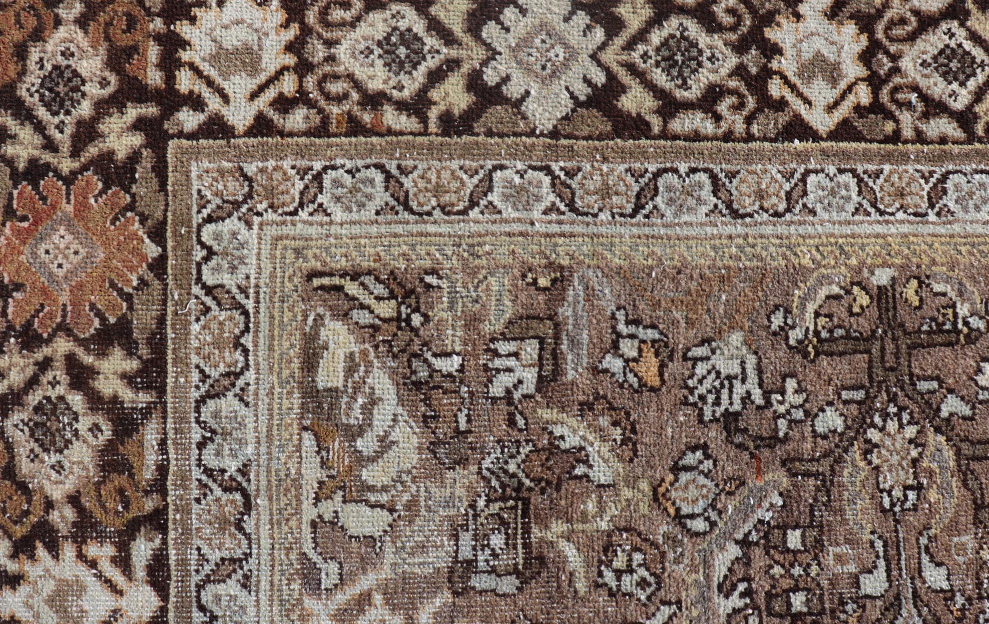 Vintage Mahal Rug, Keivan Woven Arts / rug PTA-200702, country of origin / type: Persian / Sultanabad-Mahal, circa Early-20th century.

Measures: 6'8 x 10'0.