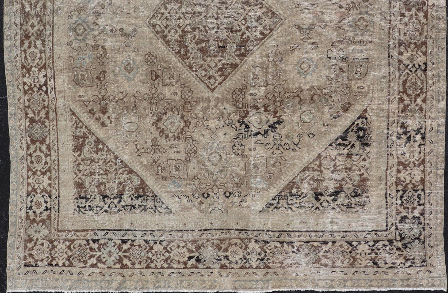 Antique Persian Sultanabad-Mahal Rug with Sub-Geometric Design With Medallion  For Sale 1