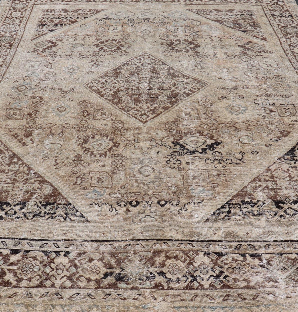 Antique Persian Sultanabad-Mahal Rug with Sub-Geometric Design With Medallion  For Sale 2