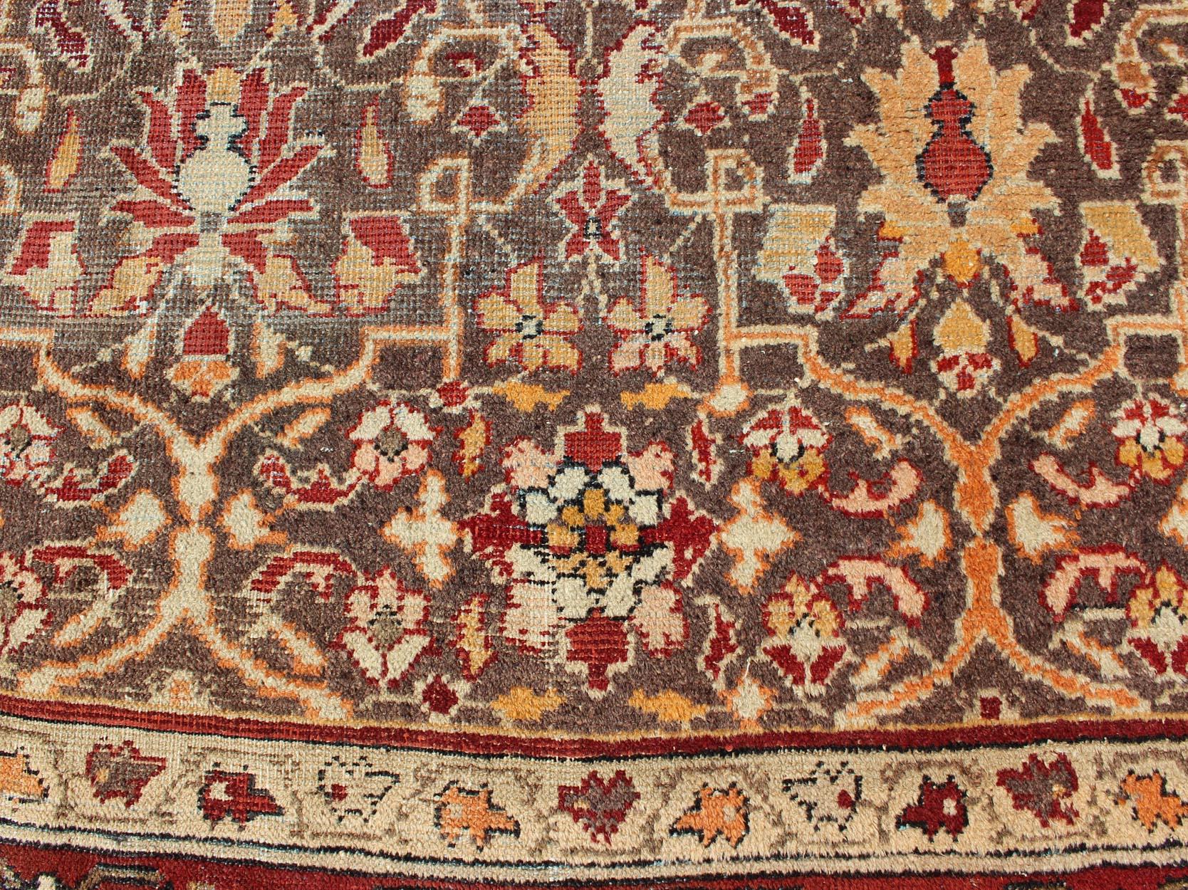 Fond gris ancien persan Sultanabad avec motifs floraux sur toute sa surface Bon état - En vente à Atlanta, GA