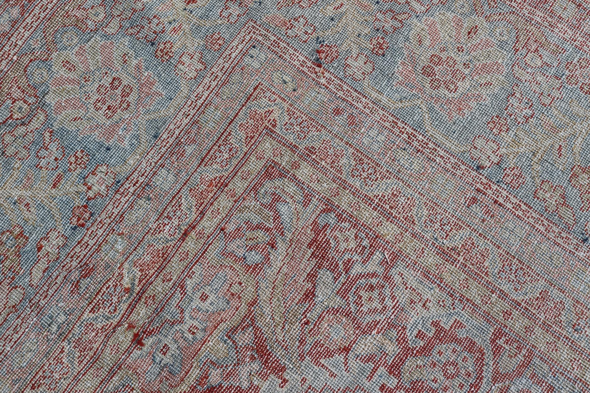 Antiker persischer Sultanabad-Mahal mit all-over sub-geometrischem Muster. Sultanabad-Mahal Antiker Teppich, Keivan Woven Arts / Teppich W22-0802, Herkunftsland / Typ: Persisch / Sultanabad-Mahal, ca. Anfang des 20. Jahrhunderts.
Maße: 12'7 x 15'3