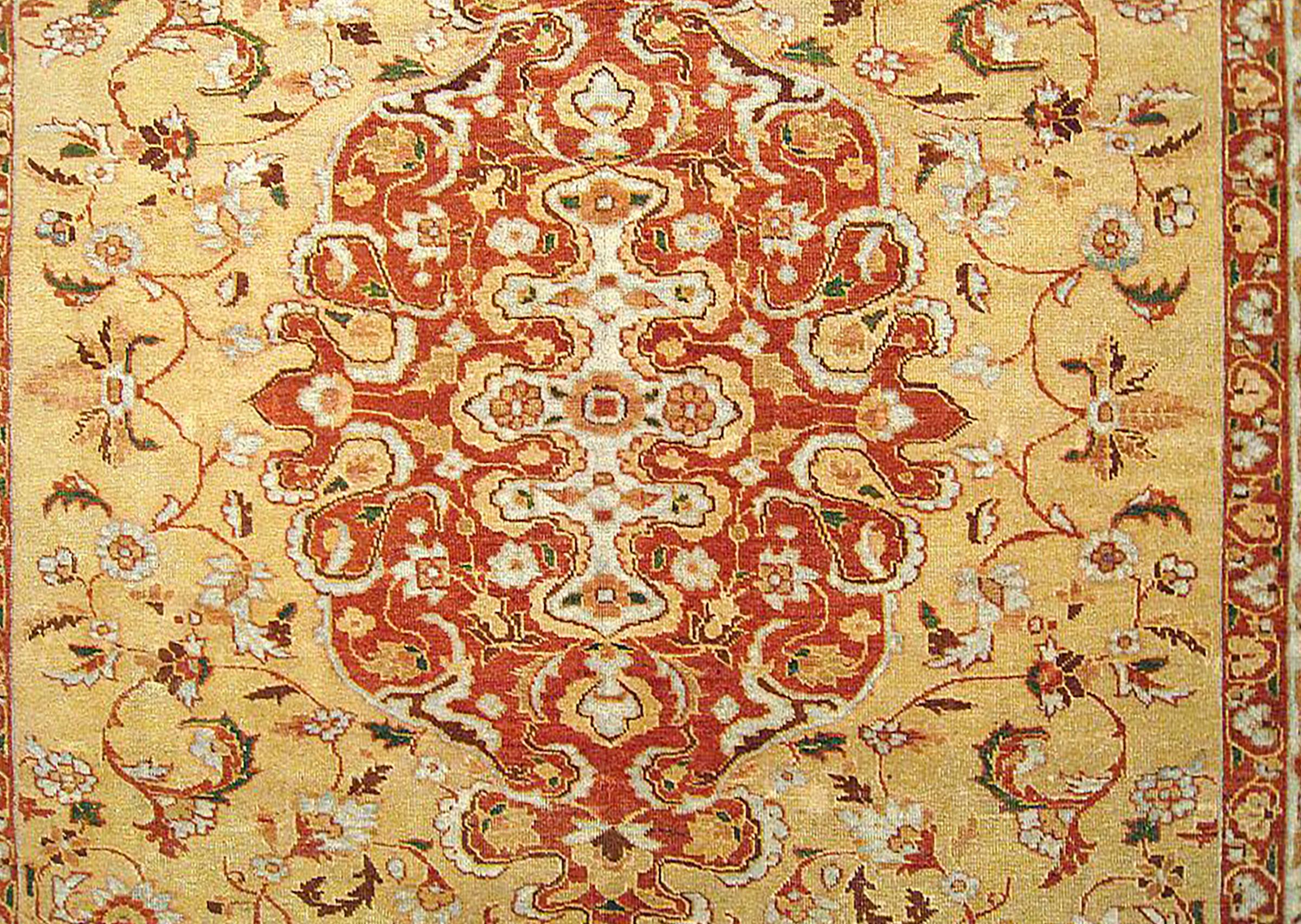 Antique Persian Sultanabad Oriental Carpet, Room Size, with Central Medallion In Good Condition For Sale In New York, NY
