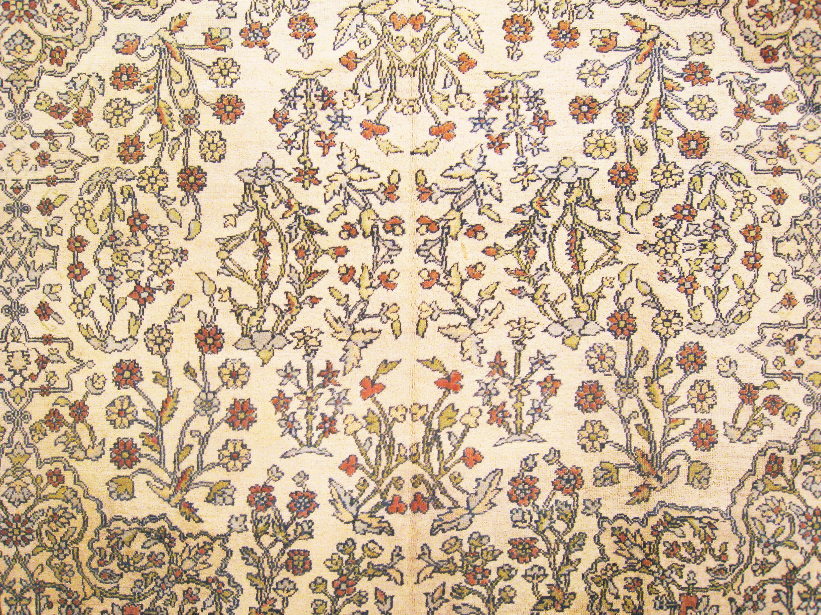 Antiker persischer Sultanabad- orientalischer Teppich, Zimmergre, mit Blumenelementen im Zustand „Gut“ im Angebot in New York, NY