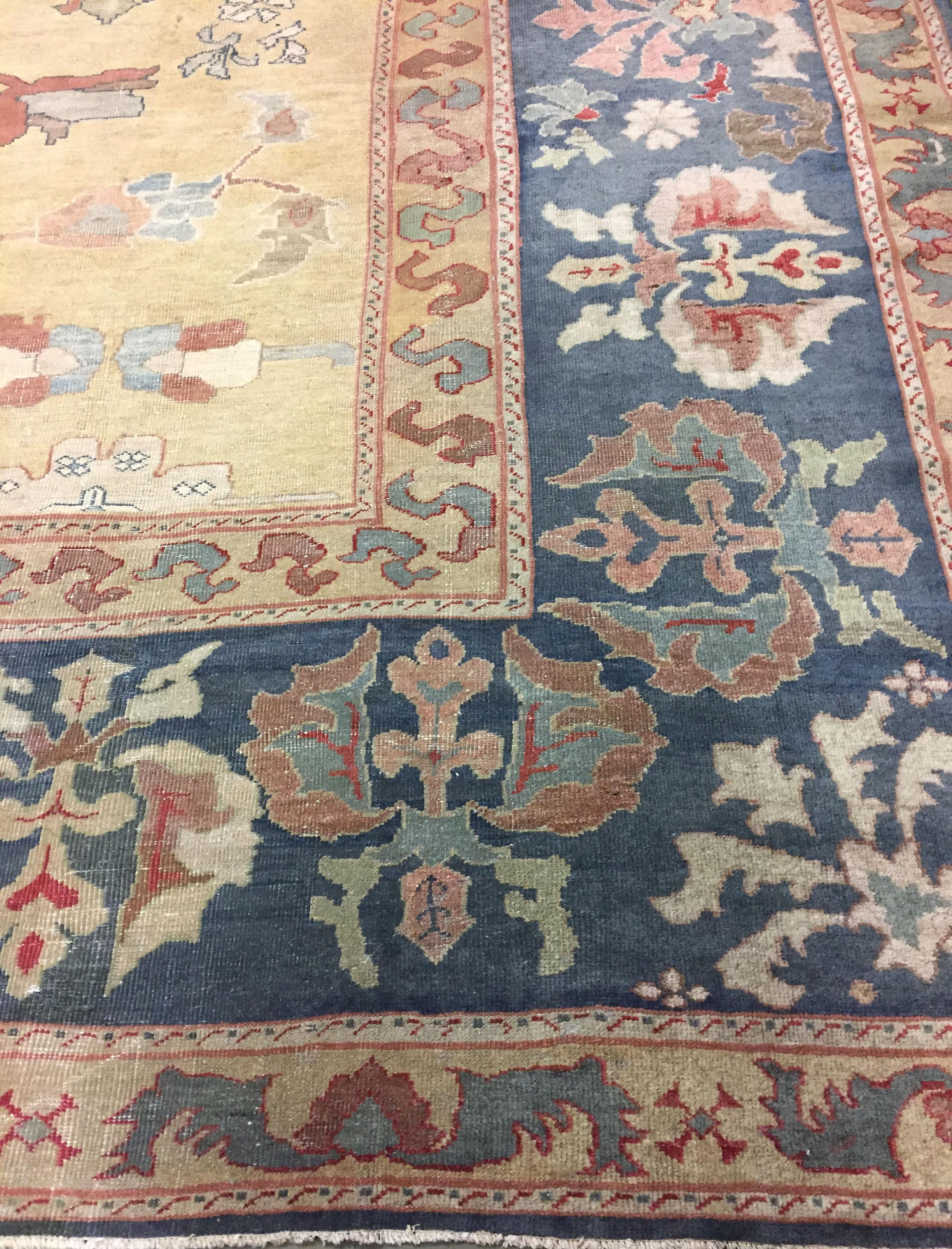 Antike persische Sultanabad Teppich 13'1 X 16'4 im Zustand „Gut“ im Angebot in New York, NY