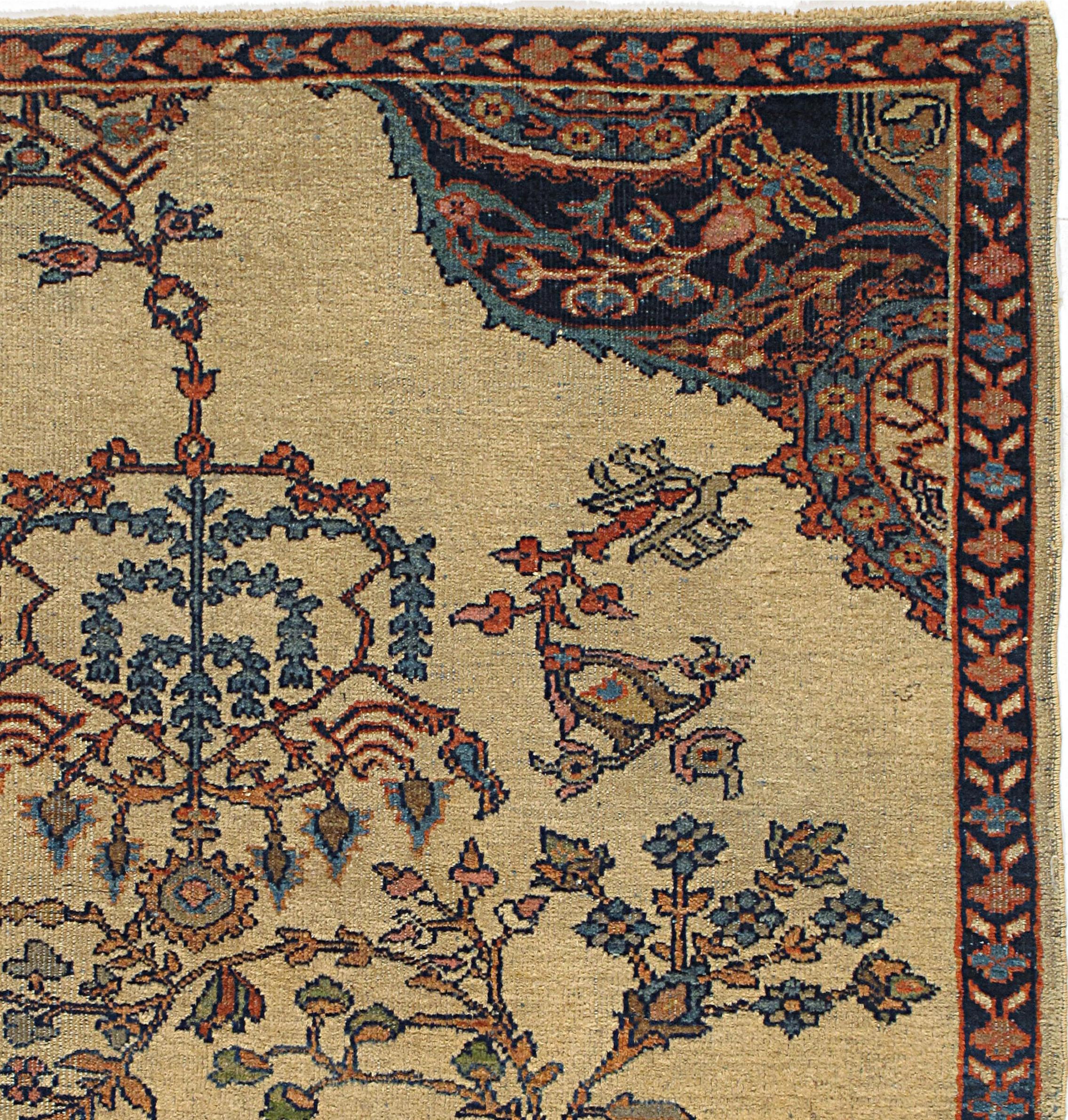 Antiker persischer Sultanabad-Teppich  3'5 x 4' im Angebot 1