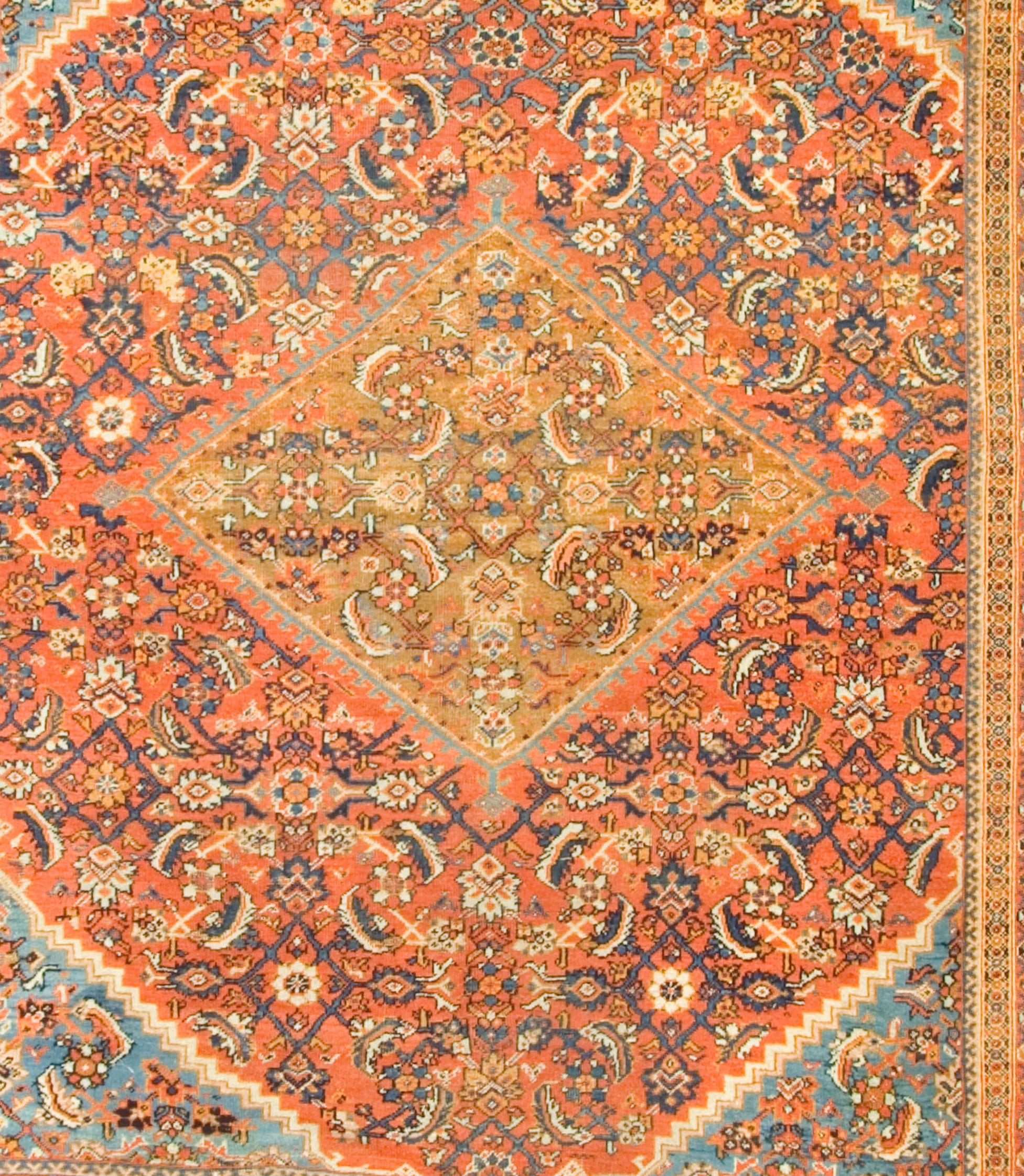 Antique Persian Sultanabad rug carpet, circa 1900 9' x 11'. Persian Sultanabad carpet, hand knotted with angular motif throughout.