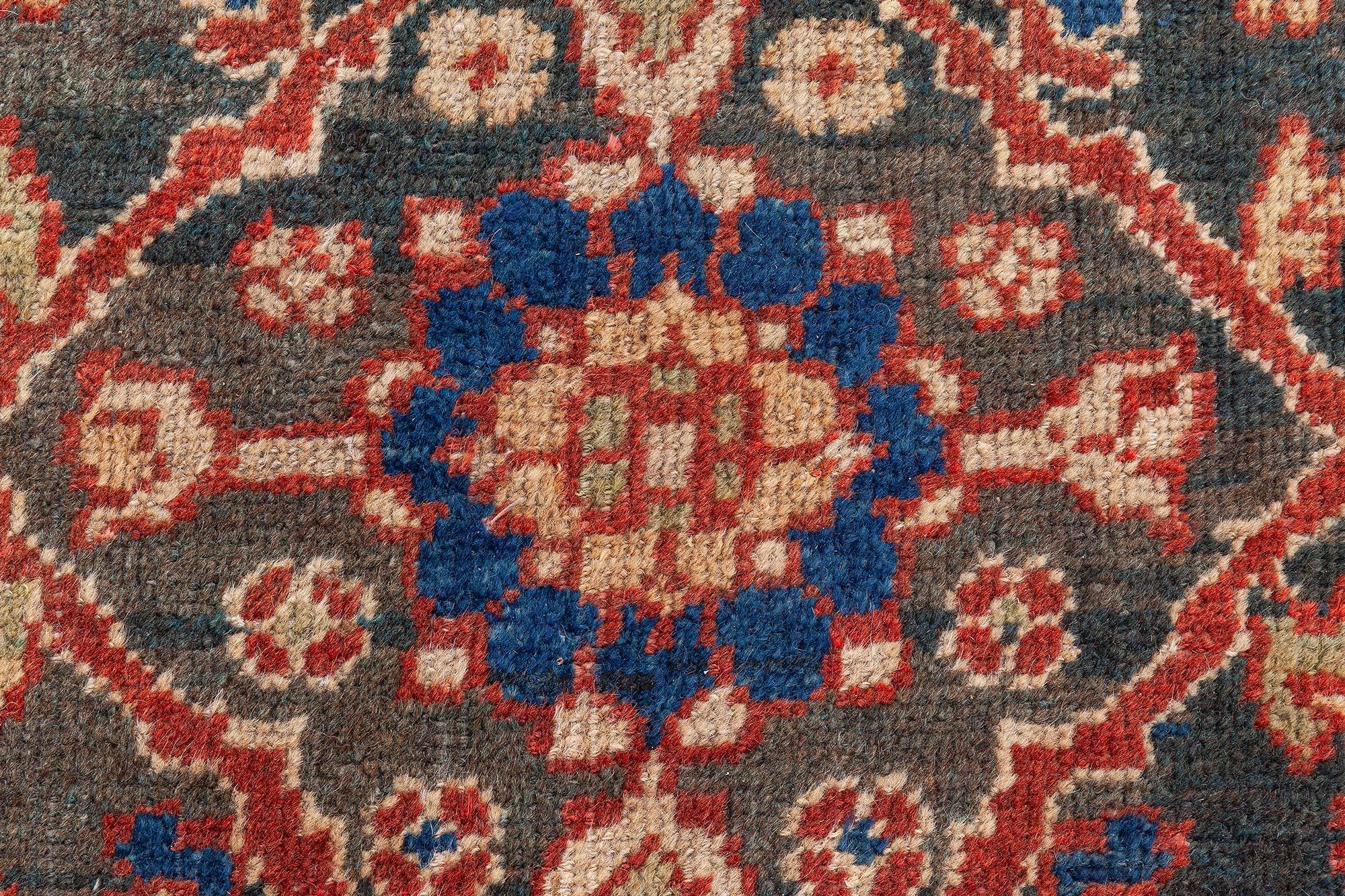 XX secolo Tappeto antico persiano Sultanabad Rugs Doris Leslie Blau in vendita