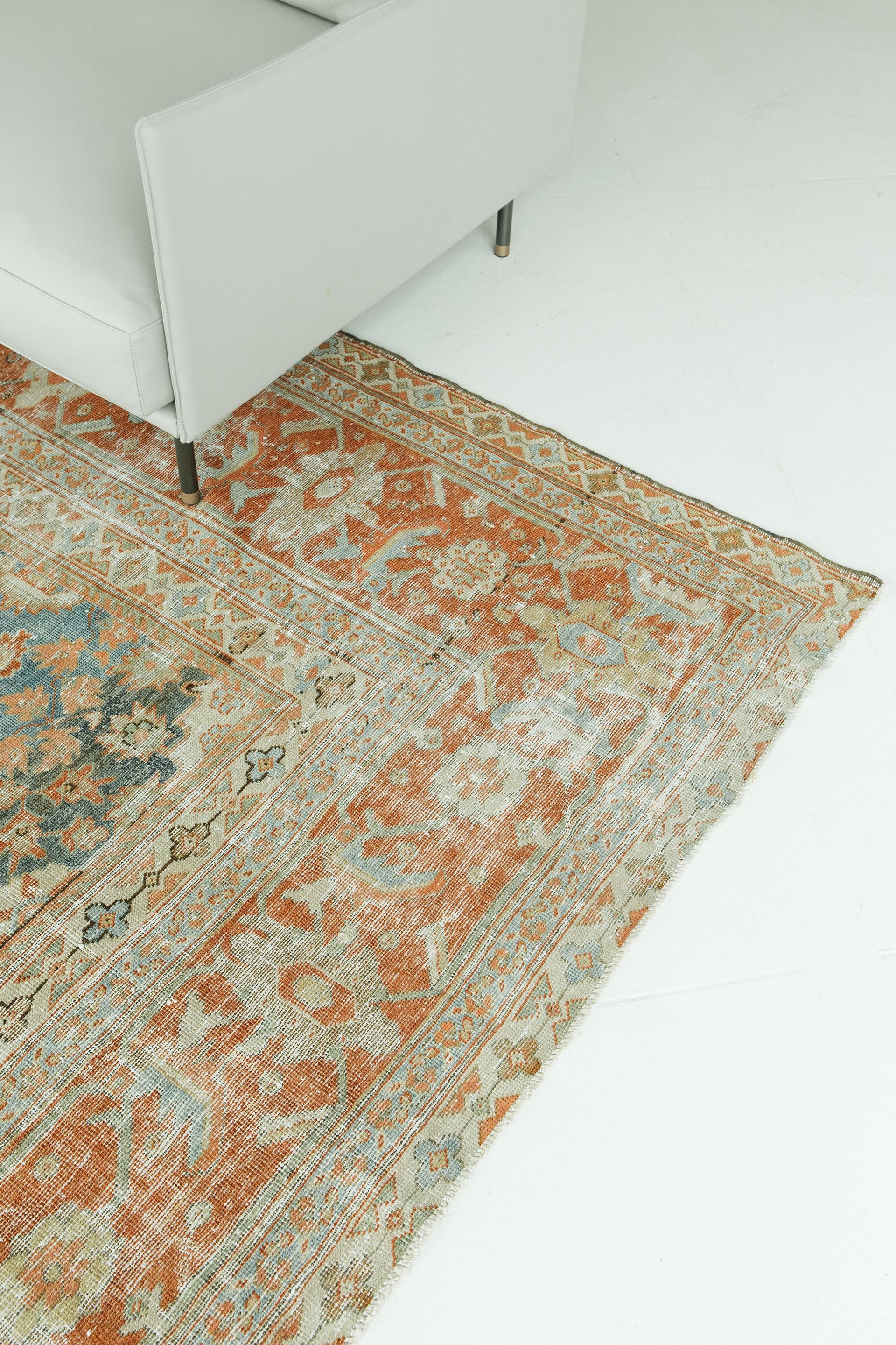This Sultanabad rug features a warm color palette. And although Sultanabad rugs were not always considered purely Persian, rugs such as this one have become classics in their own right. Carpets inspired by the designs of Sultanabad are still