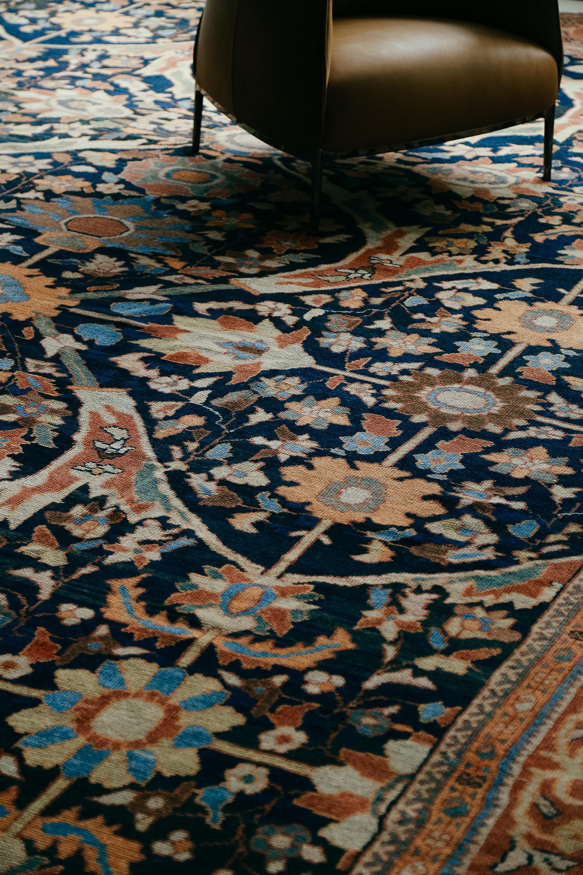 Antique Persian Sultanabad Rug In Good Condition For Sale In WEST HOLLYWOOD, CA