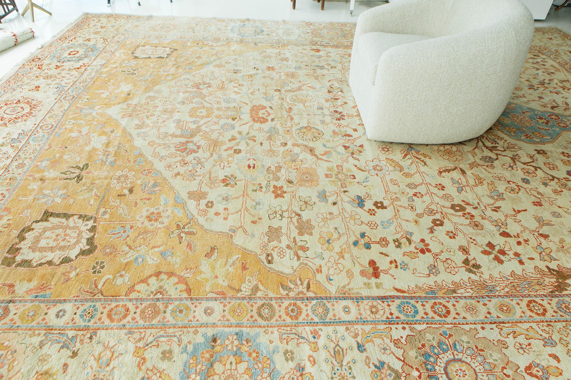 Antiker persischer Sultanabad-Teppich im Zustand „Gut“ im Angebot in WEST HOLLYWOOD, CA