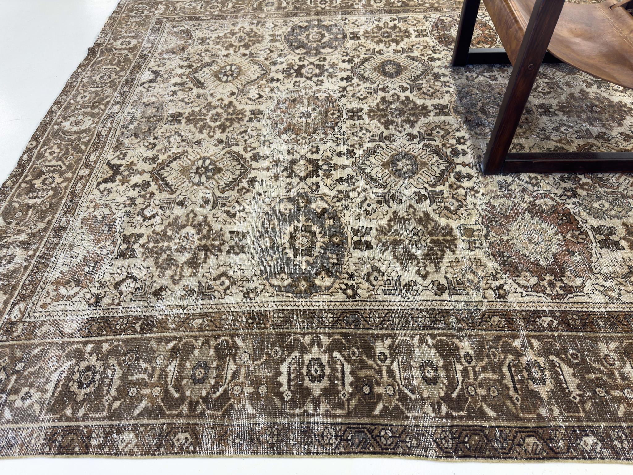 Early 20th Century Antique Persian Sultanabad Rug For Sale