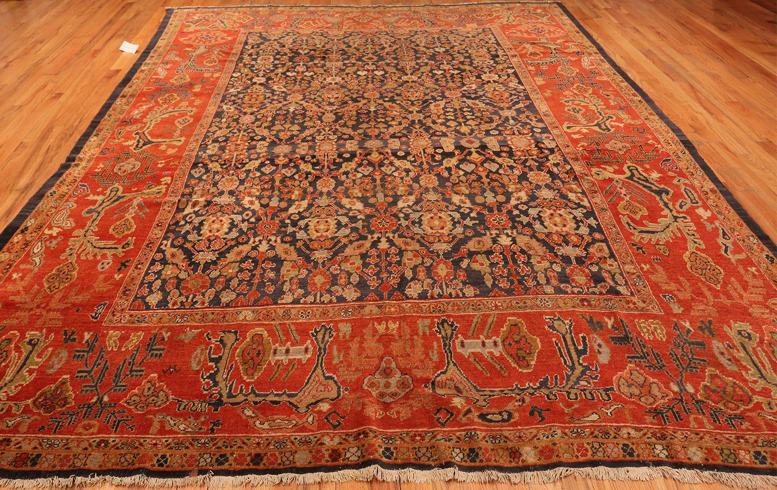 Antique Persian Sultanabad Rug. Size: 10 ft 2 in x 13 ft 2 in (3.1 m x 4.01 m) (Wolle)