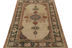 Antiker persischer Sultanabad-Teppich im floralen Medaillonstil in Beige von Teppich & Kelim