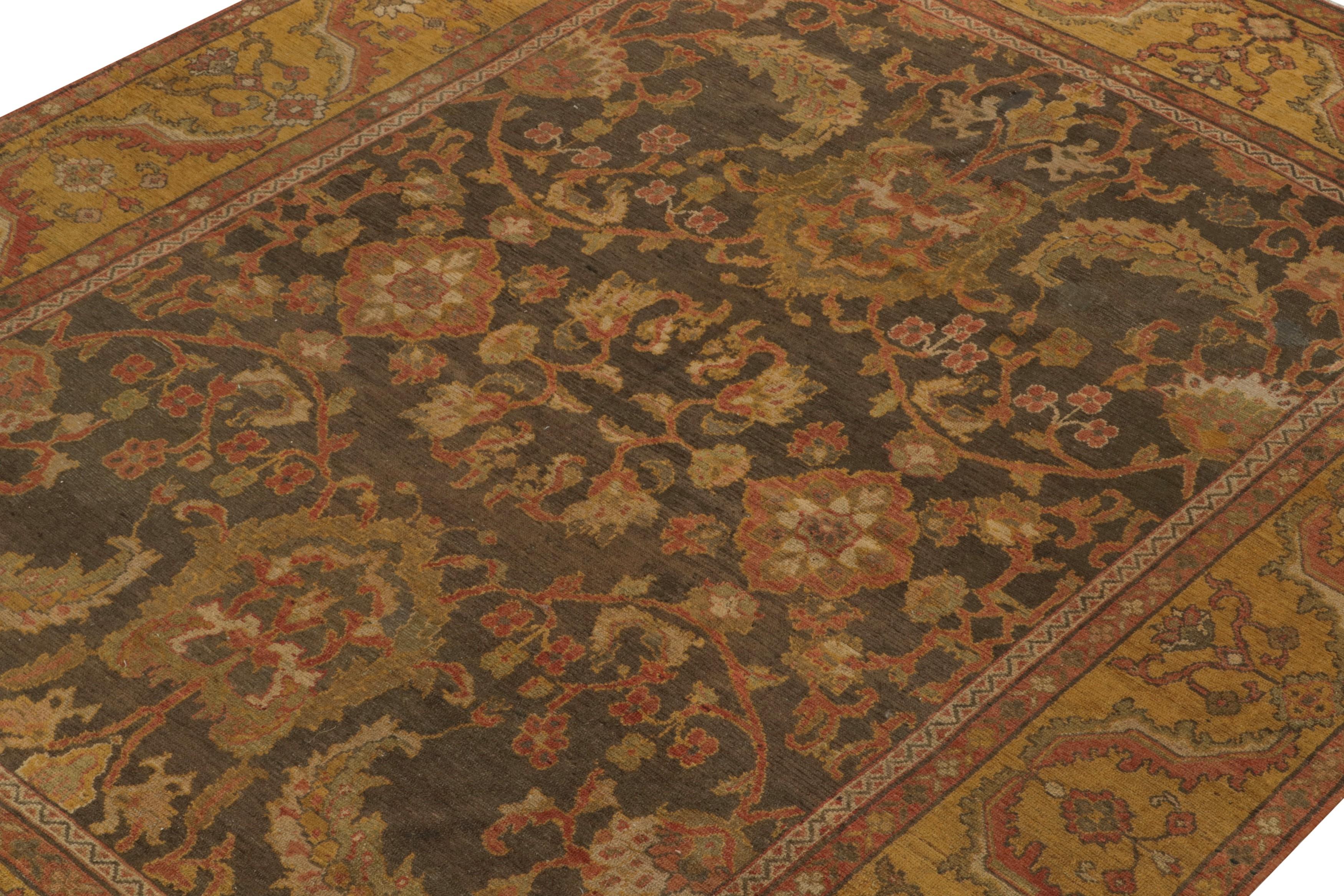 Indiano Antico tappeto persiano Sultanabad Rugs con motivo floreale oro e rosso di Rug & Kilim in vendita