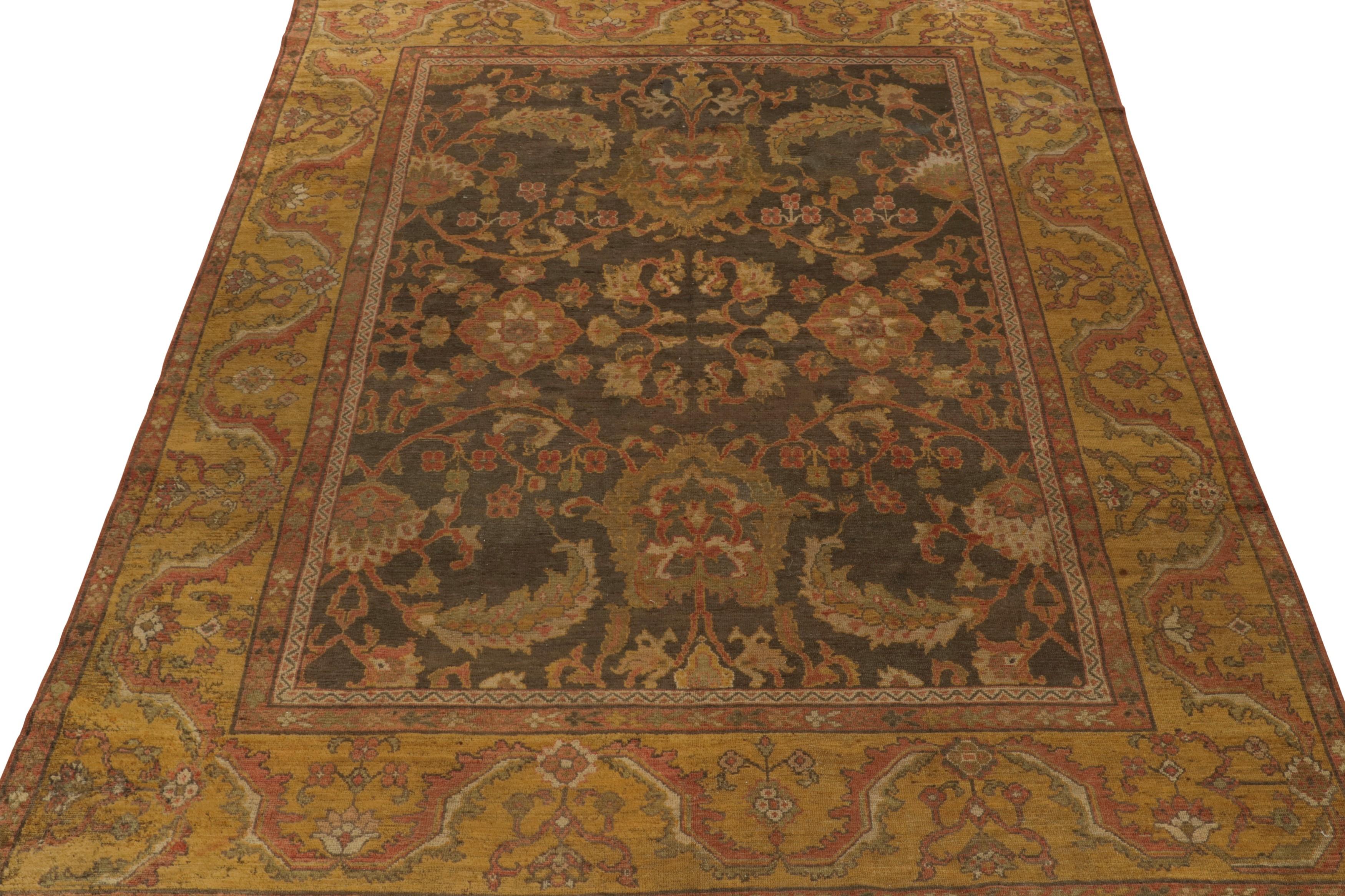 Antico tappeto persiano Sultanabad Rugs con motivo floreale oro e rosso di Rug & Kilim In condizioni buone in vendita a Long Island City, NY