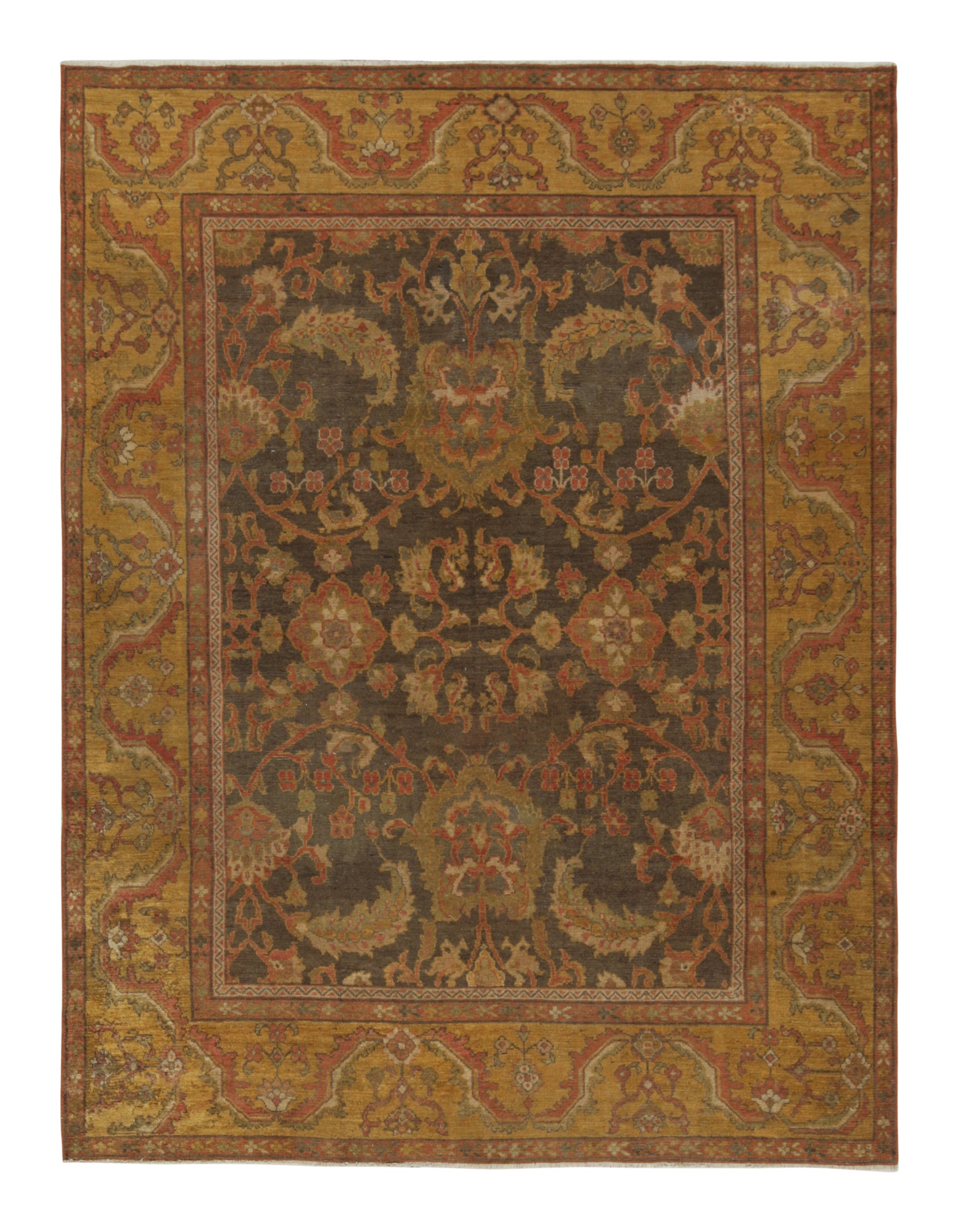 Antico tappeto persiano Sultanabad Rugs con motivo floreale oro e rosso di Rug & Kilim