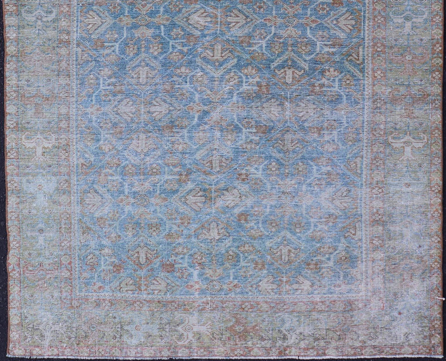 XX secolo Antico tappeto persiano Sultanabad Rugs in blu chiaro e verde con design/One in vendita