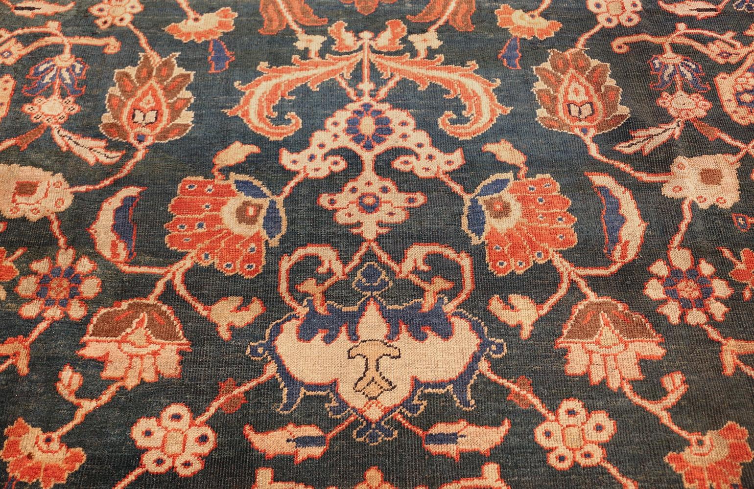 Antiker persischer Sultanabad-Teppich aus Persien. Größe:10 ft 9 in x 14 ft 4 in im Zustand „Gut“ im Angebot in New York, NY