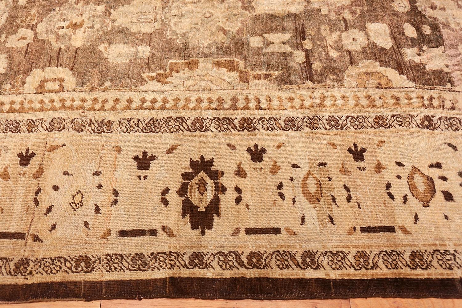 Antiker persischer Sultanabad-Teppich, Persien, um 1920. Größe: 3,28 m x 5,05 m (10 ft 9 in x 16 ft 7 in).
