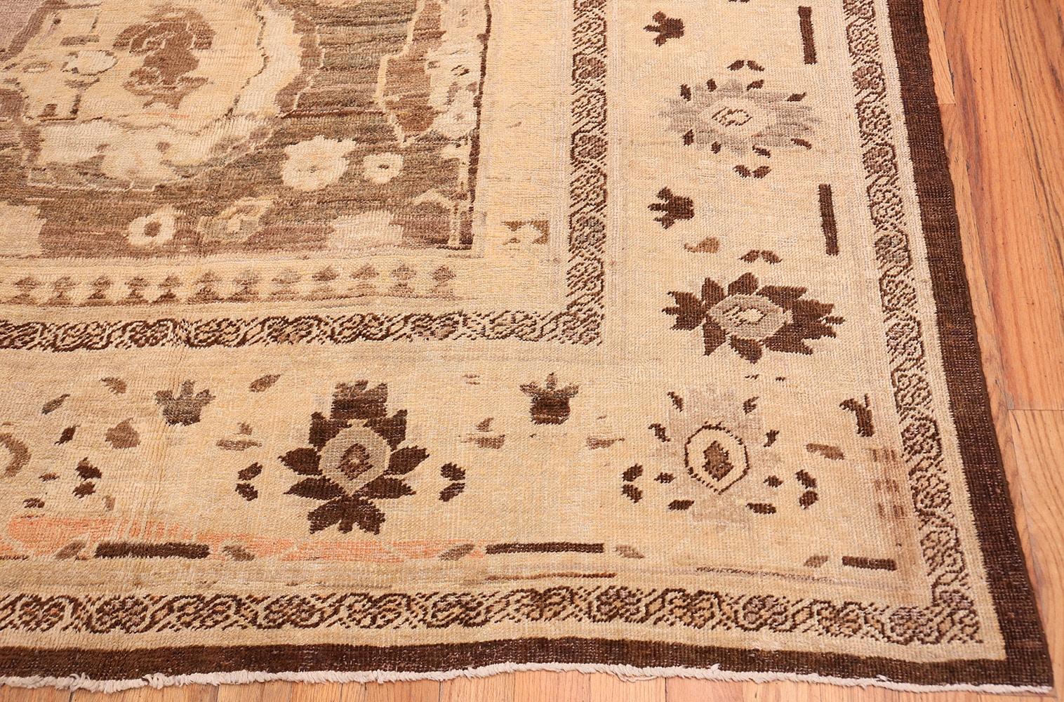 Antiker persischer Sultanabad-Teppich aus Sultanabad. 10 ft 9 in x 16 ft 7 in im Zustand „Hervorragend“ im Angebot in New York, NY