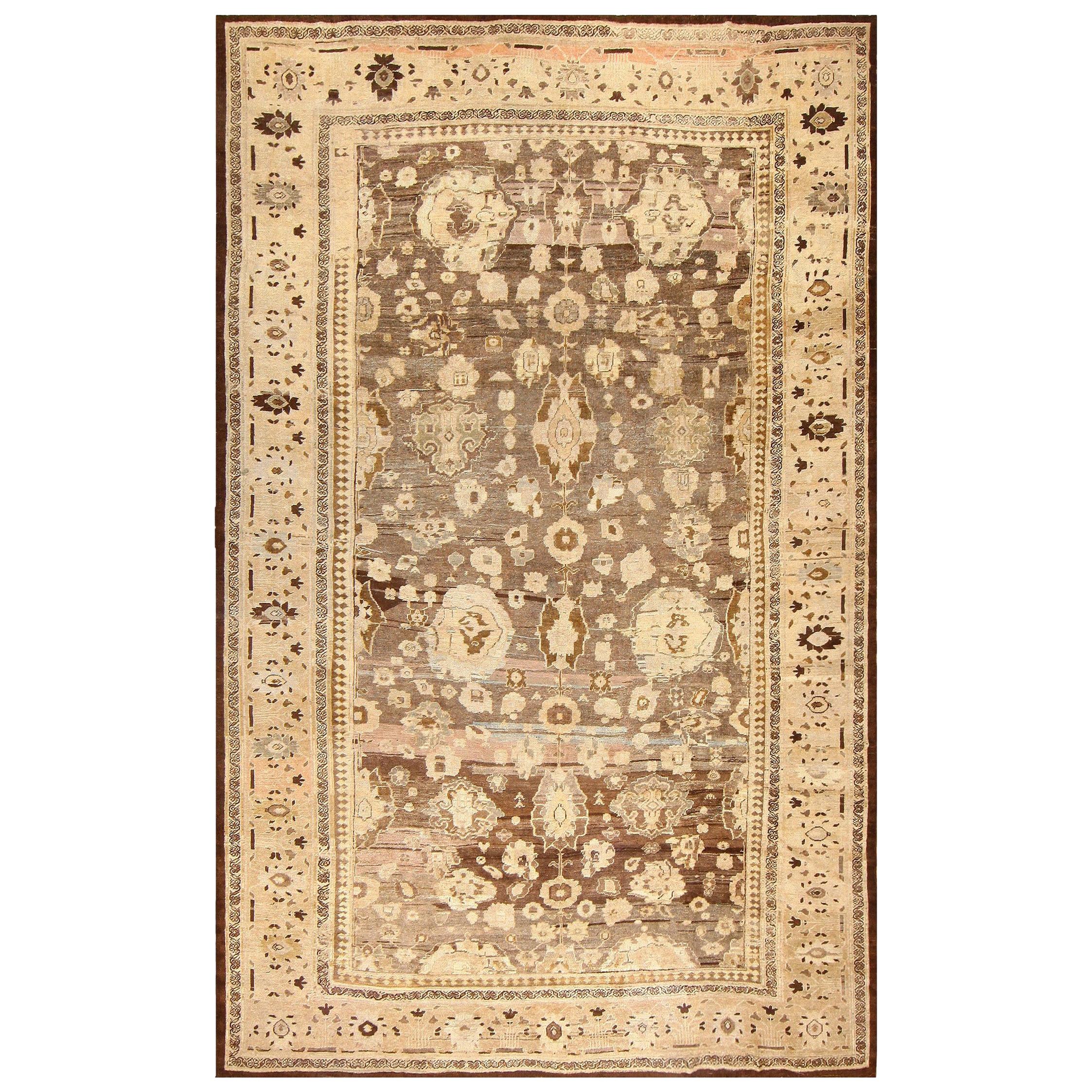 Tapis persan ancien de Sultanabad. 10 pieds 9 po. x 16 pieds 7 po.