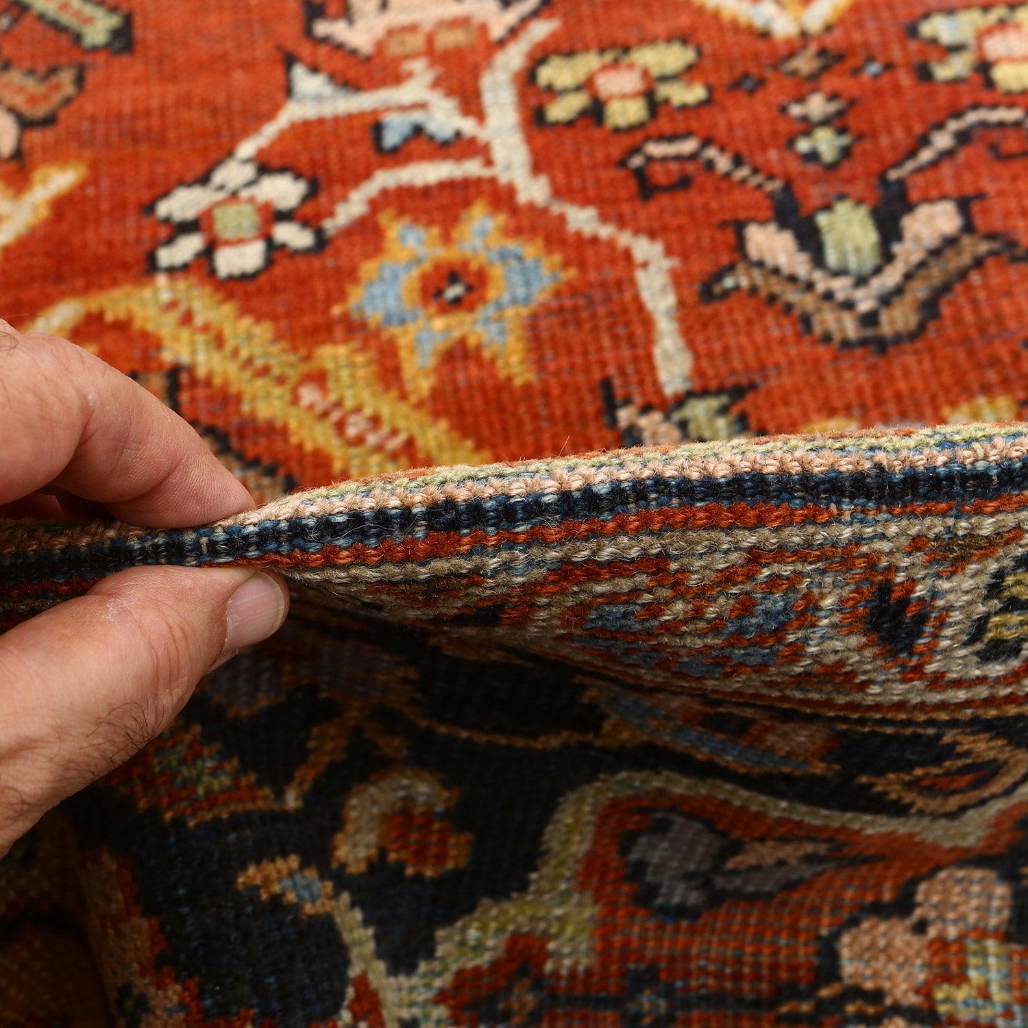 Les tapis Sultanabad sont un type de tapis persan originaire de la région de Sultanabad (aujourd'hui Arak), dans le centre de l'Iran. Ces tapis sont connus pour leurs grands motifs audacieux, leurs couleurs vives et leur excellente qualité