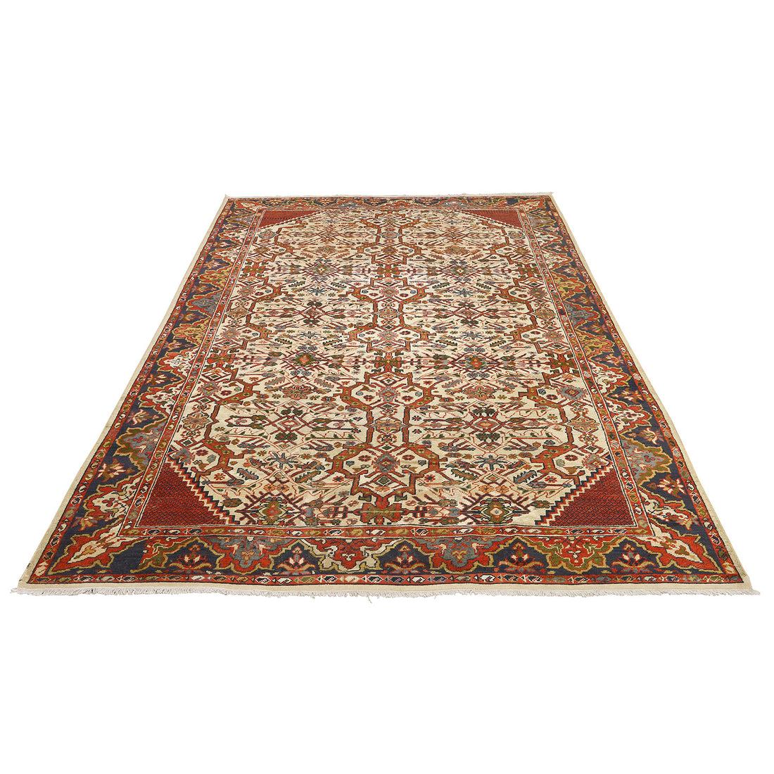 Les tapis Sultanabad sont un type de tapis persan originaire de la région de Sultanabad (aujourd'hui Arak), dans le centre de l'Iran. Ces tapis sont connus pour leurs grands motifs audacieux, leurs couleurs vives et leur excellente qualité