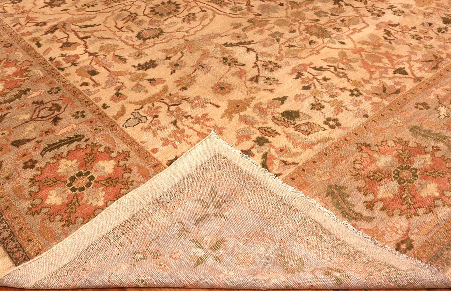 An elegant large antique Persian Sultanabad rug, country of origin / rug type: Persian Rugs, date circa 1900 - Size: 13 ft 9 in x 18 ft 5 in (4.19 m x 5.61 m).