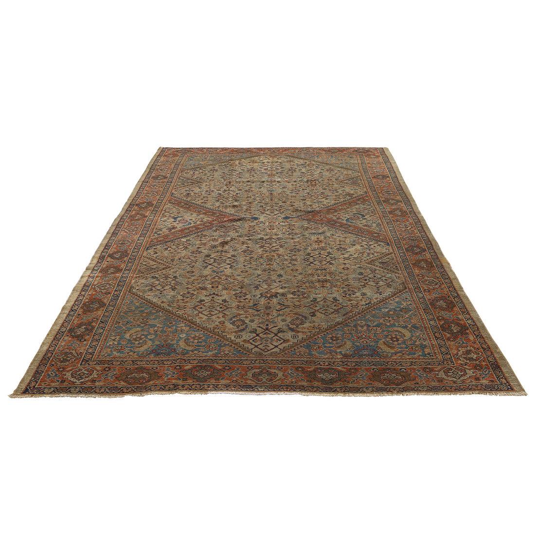 Les tapis Sultanabad sont un type de tapis persan originaire de la région de Sultanabad (aujourd'hui Arak), dans le centre de l'Iran. Ces tapis sont connus pour leurs grands motifs audacieux, leurs couleurs vives et leur excellente qualité