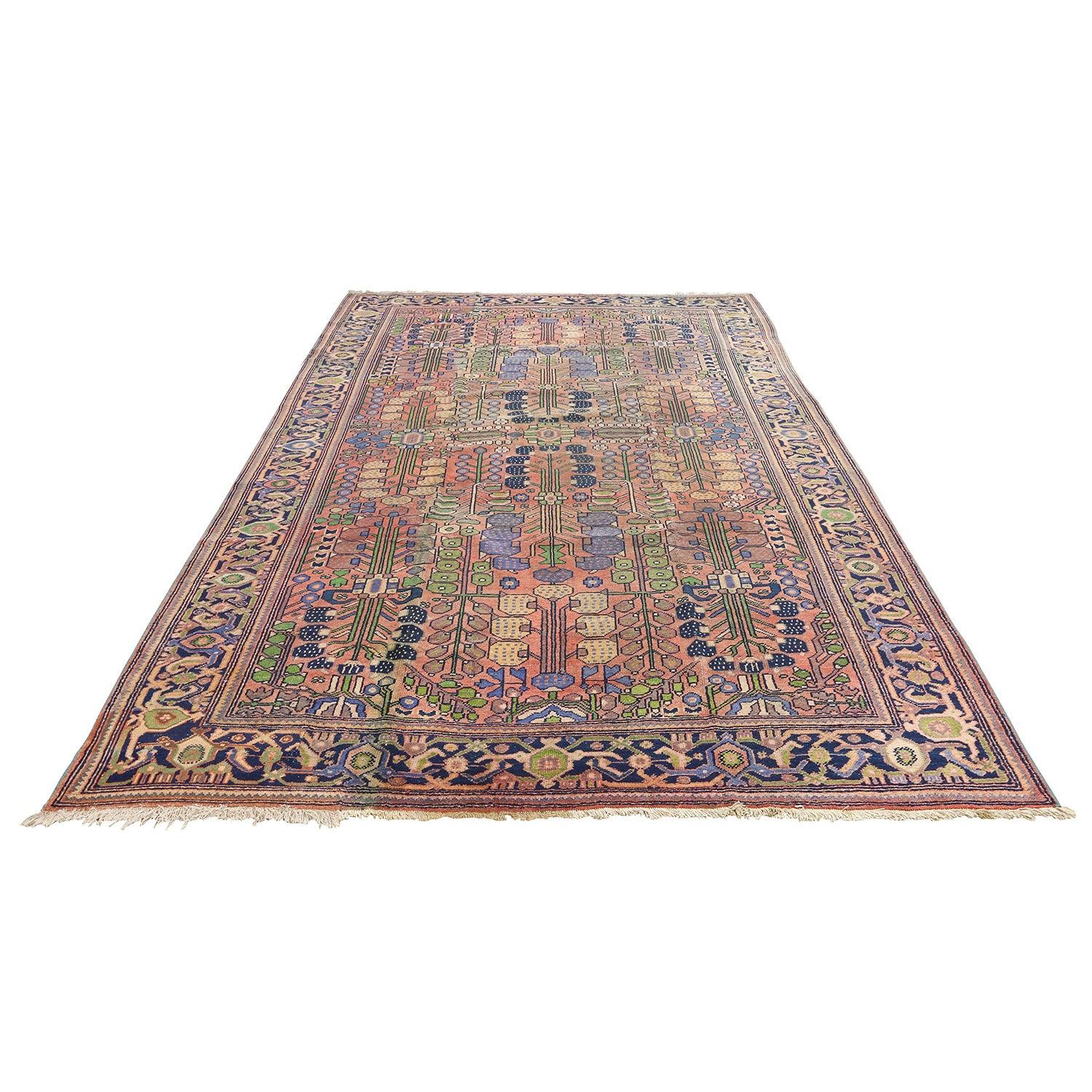 Les tapis Sultanabad sont un type de tapis persan originaire de la région de Sultanabad (aujourd'hui Arak), dans le centre de l'Iran. Ces tapis sont connus pour leurs grands motifs audacieux, leurs couleurs vives et leur excellente qualité