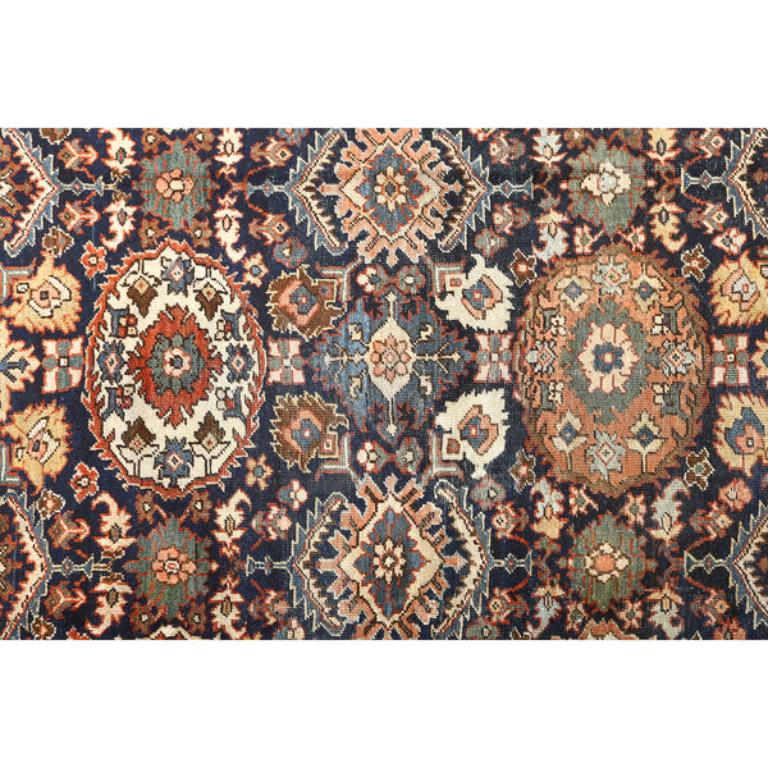 Antique Persian Sultanabad Rug - Size: 9'8x7'1 In Good Condition For Sale In Los Angeles, CA