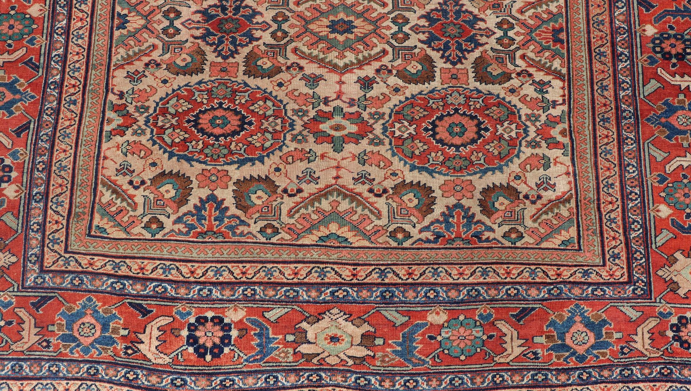 Annodato a mano Antico tappeto persiano Sultanabad Rugs con disegno sub geometrico all over su campo avorio in vendita