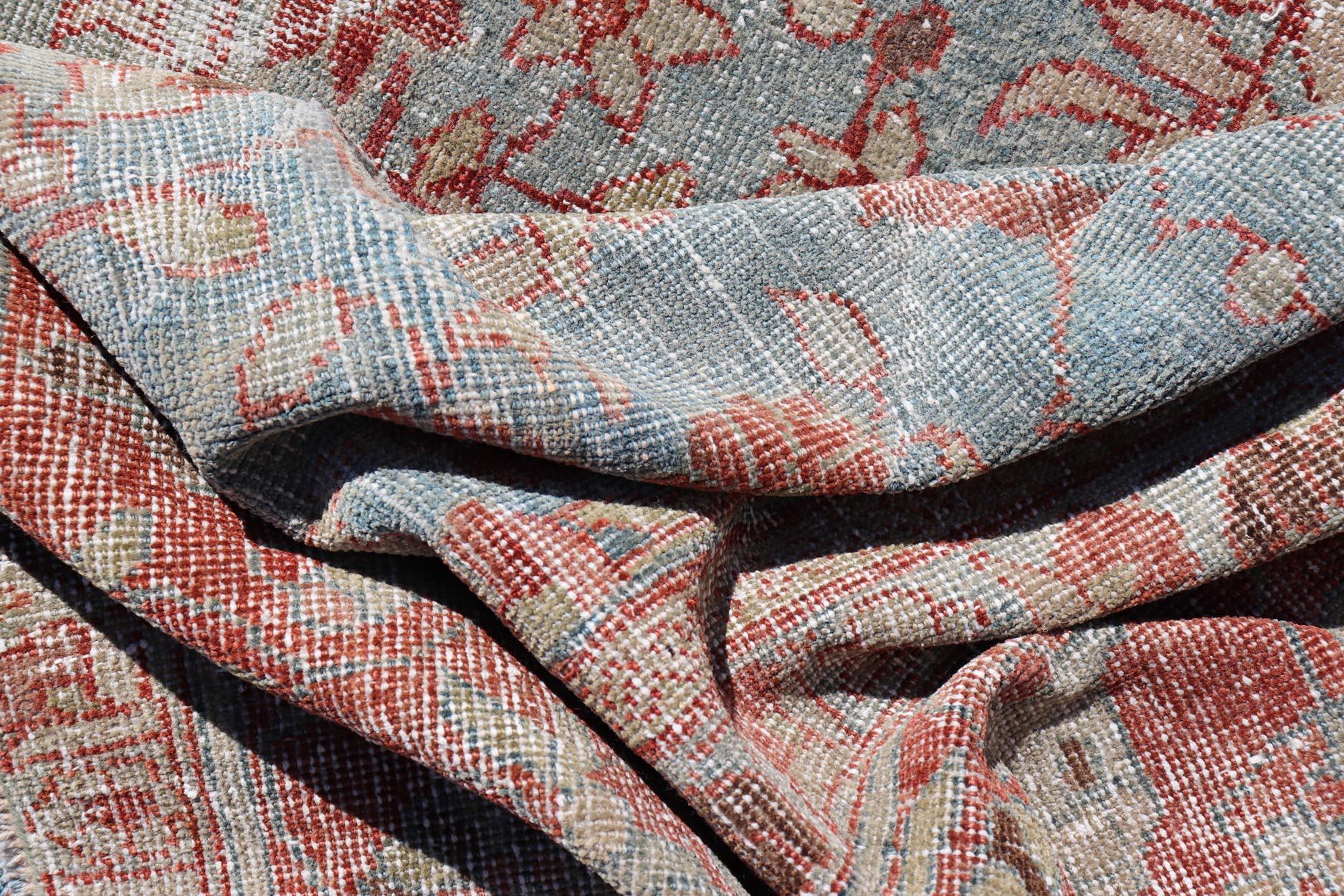 Antiker persischer Sultanabad-Teppich aus Sultanabad mit eleganten Blumenmotiven in Weichblau 7'5 x 9'4 im Angebot 5
