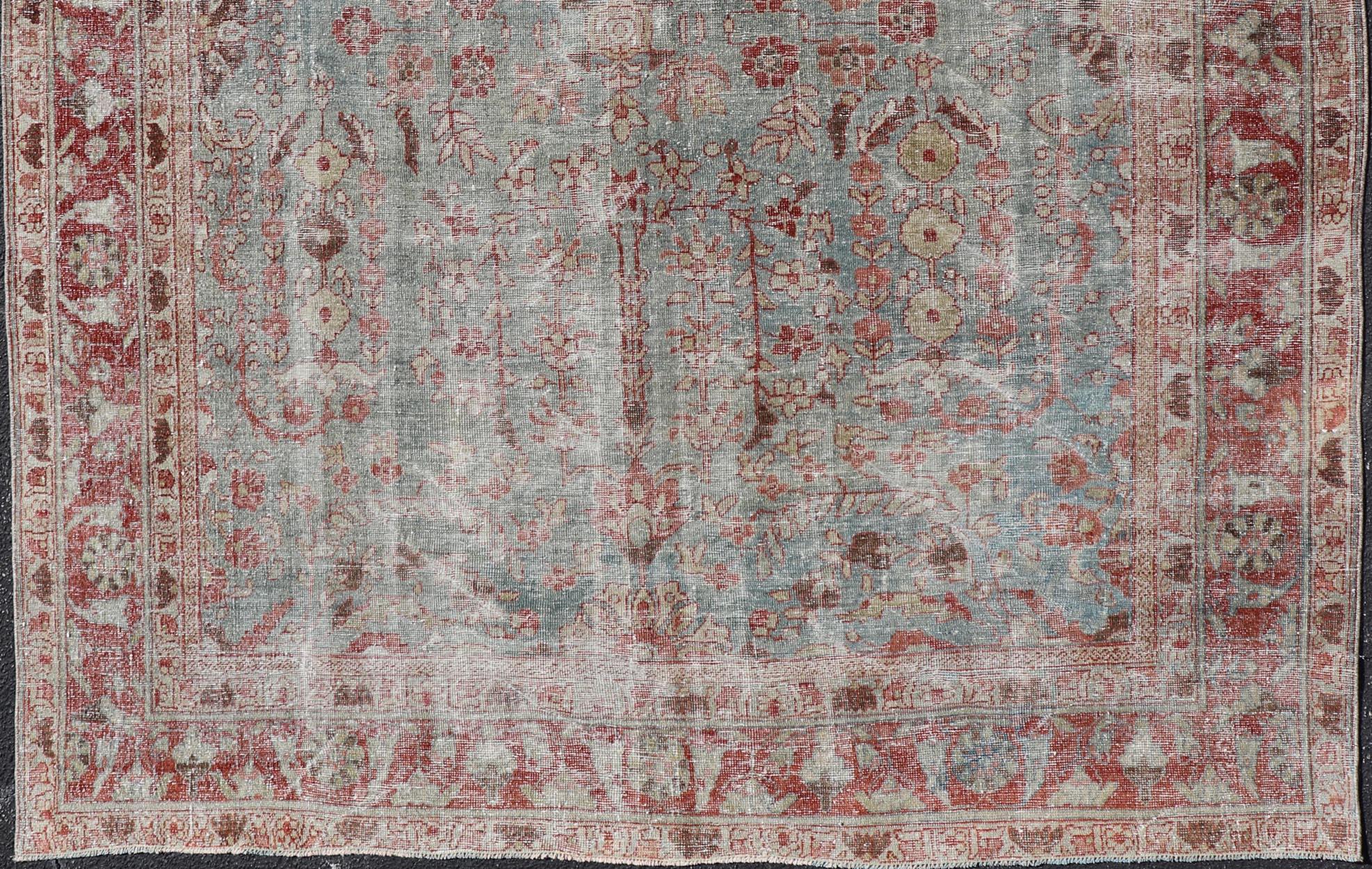Antiker persischer Sultanabad-Teppich aus Sultanabad mit eleganten Blumenmotiven in Weichblau 7'5 x 9'4 (20. Jahrhundert) im Angebot