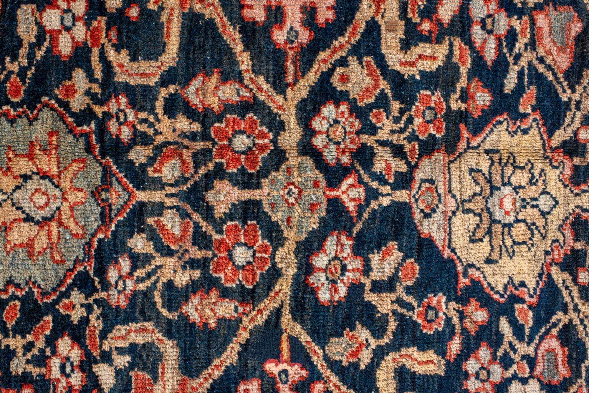 Annodato a mano Antico tappeto persiano Sultanabad Rugs con disegno floreale e campo indaco profondo in vendita