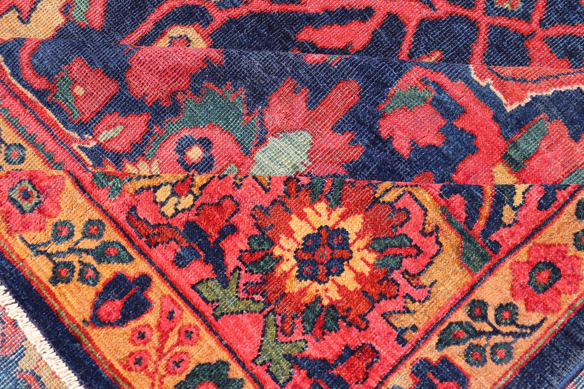 Antique Persian Sultanabad Rug With Large Scale Design in Blue, Red, and Gold  For Sale 7