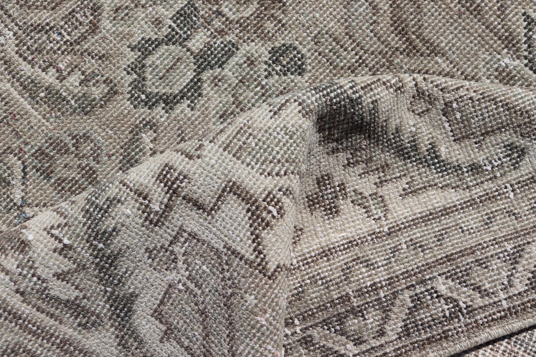 Ancien tapis persan Sultanabad Rugs avec am designs en gris doux 10'1 x 13'5 en vente 2