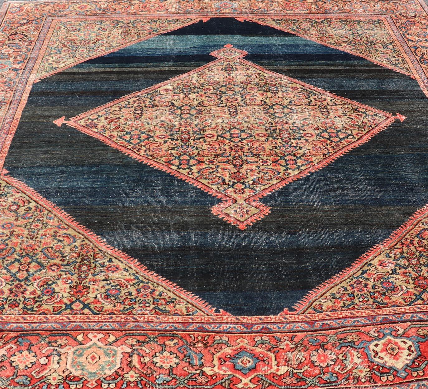 Antique Persian Sultanabad Rug With Medallion On A Navy Blue Field  For Sale 5