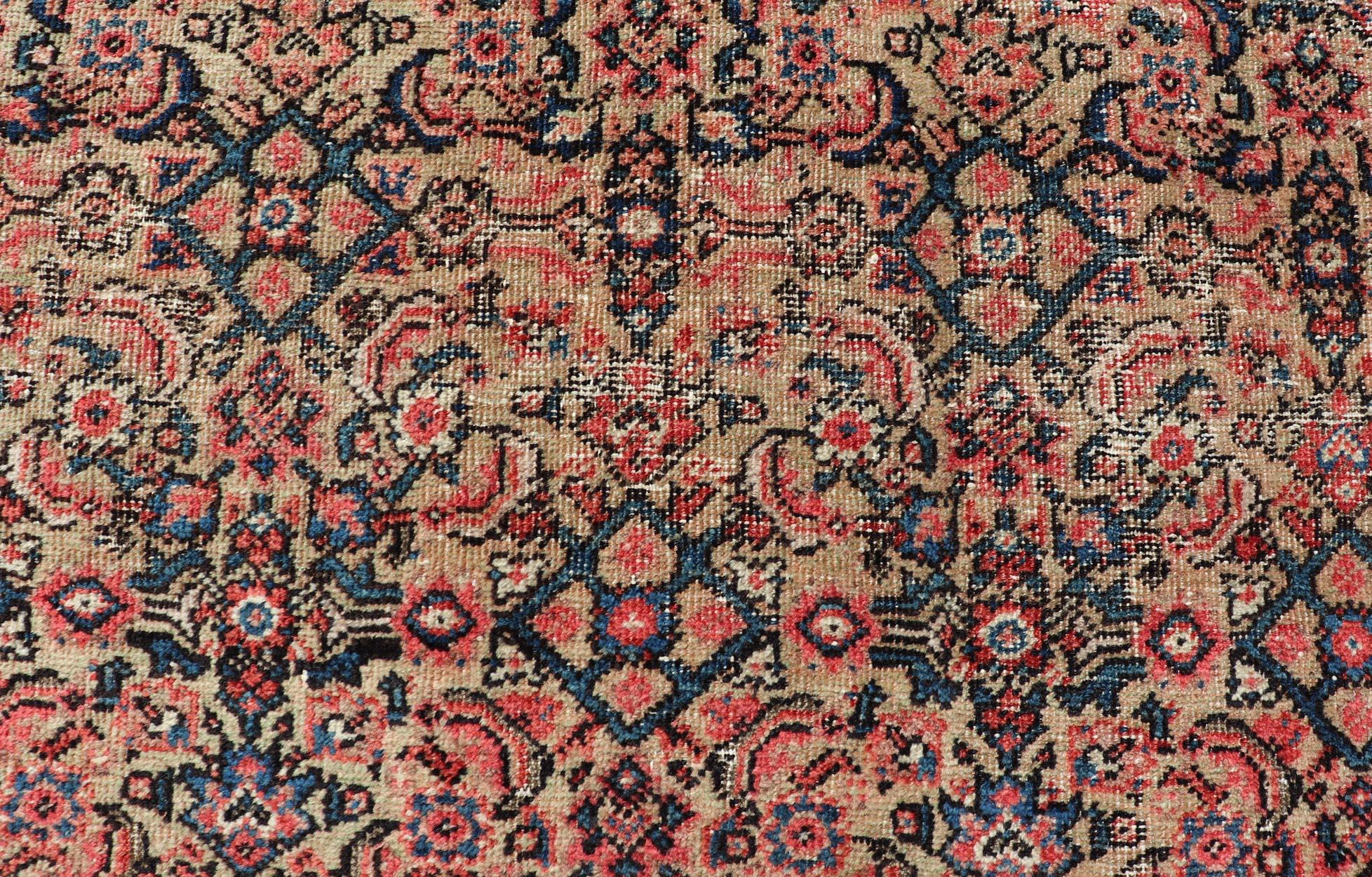 Antique Persian Sultanabad Rug With Medallion On A Navy Blue Field  For Sale 8