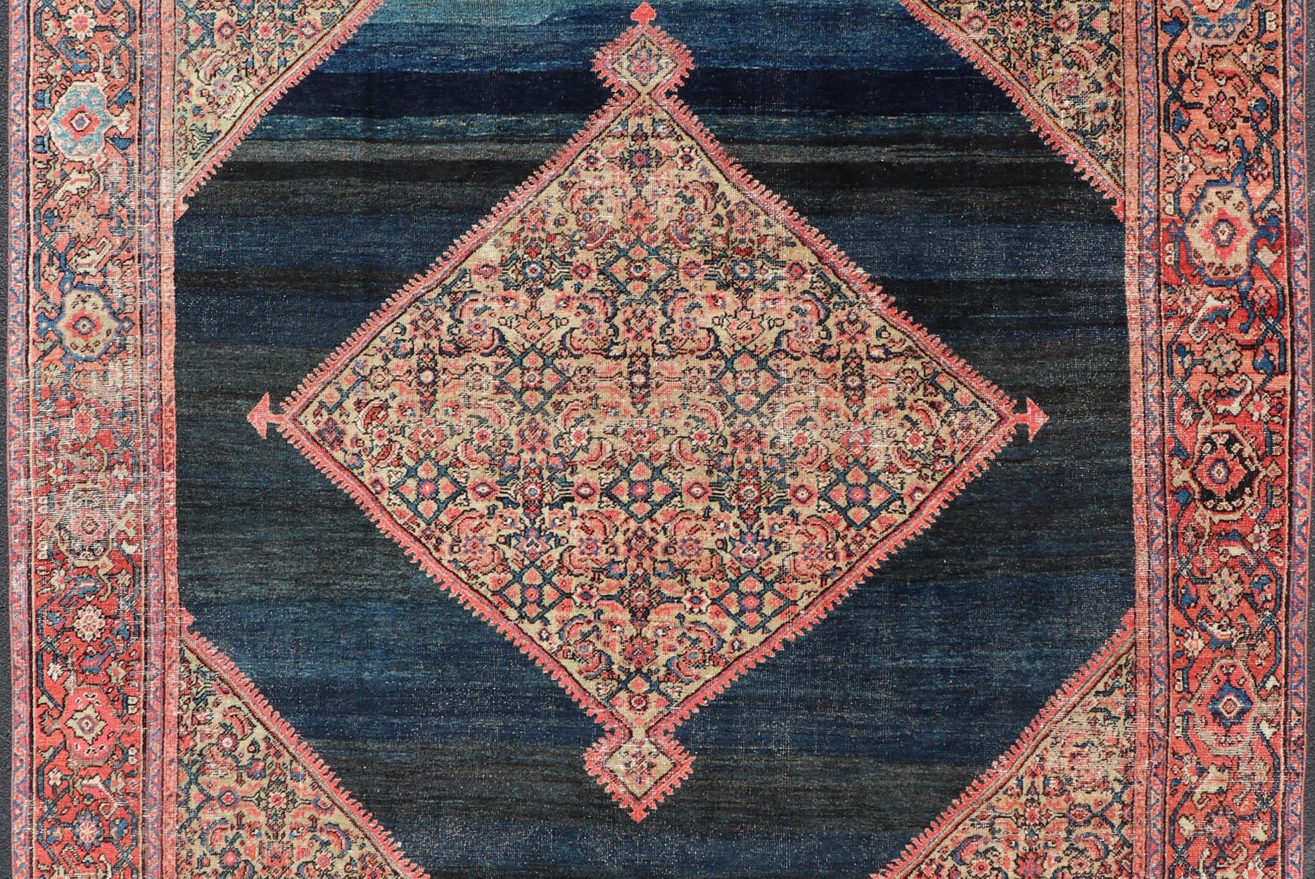 Antique Persian Sultanabad Rug With Medallion On A Navy Blue Field  For Sale 2