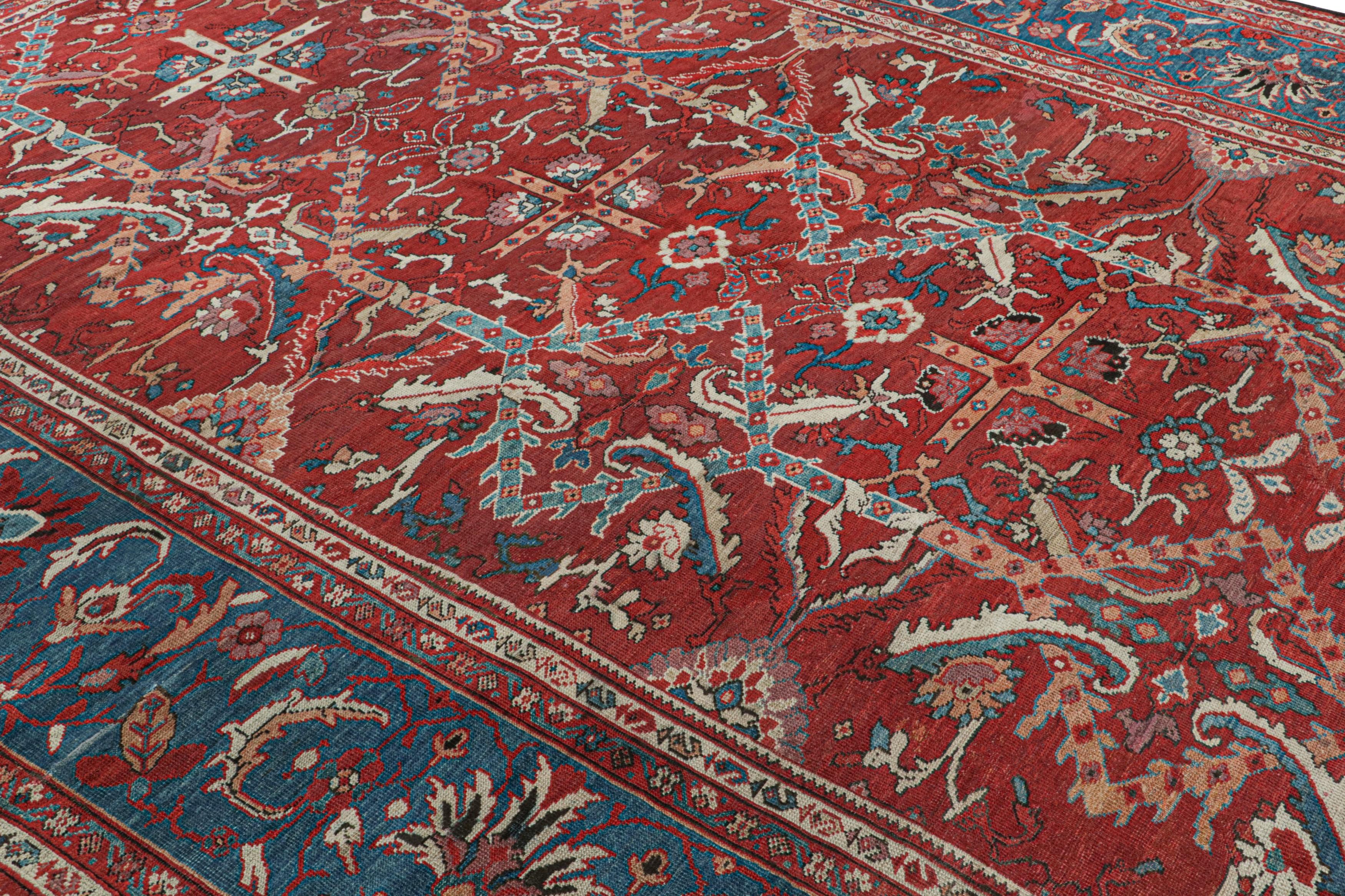 Antiker persischer Sultanabad-Teppich mit rot-blauen Blumenmustern, von Rug & Kilim (Handgeknüpft) im Angebot
