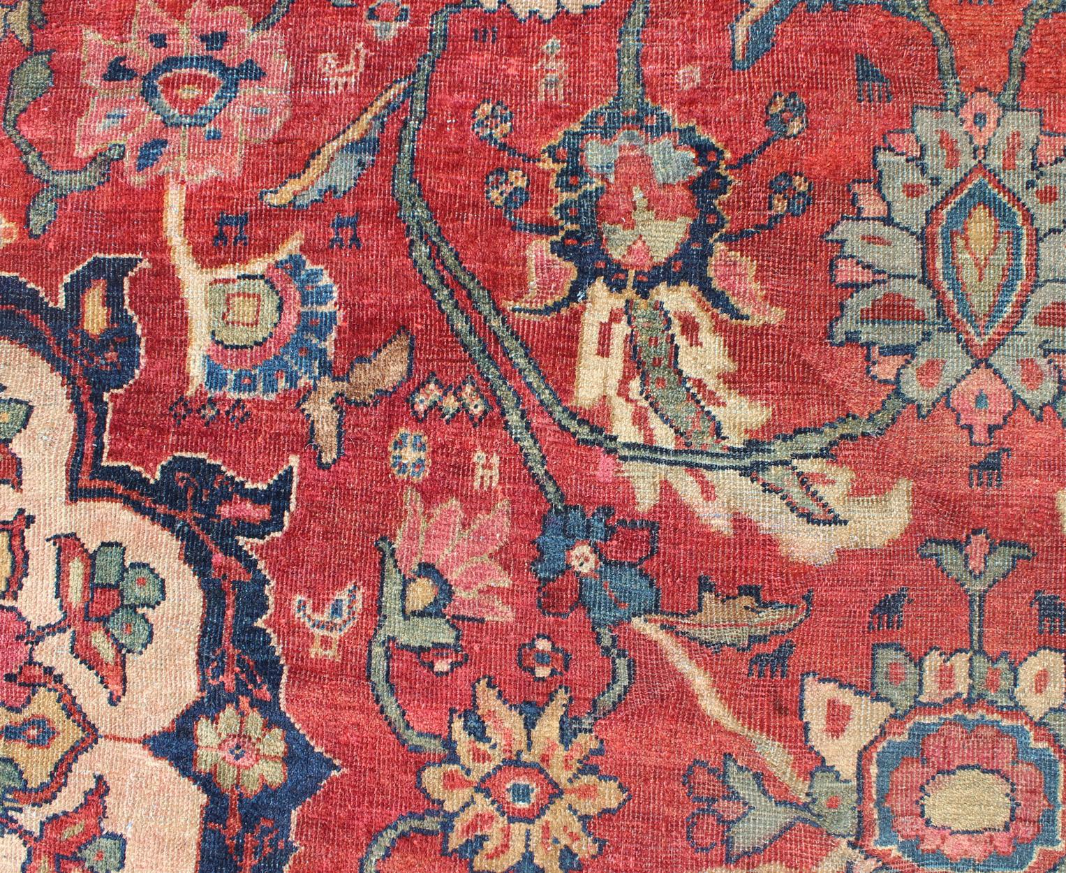 Tapis persan ancien Sultanabad à fleurs rouges, bleues, vertes et à grande échelle en vente 3