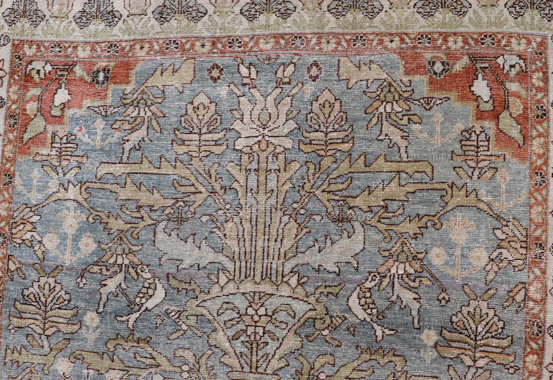 Antiker persischer Sultanabad-Teppich aus Sultanabad mit weicher blauer Palette  5'0 x 8'0 im Angebot 3