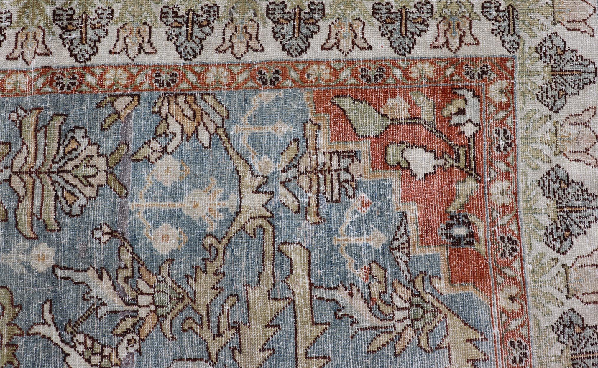 Antiker persischer Sultanabad-Teppich aus Sultanabad mit weicher blauer Palette  5'0 x 8'0 im Angebot 4