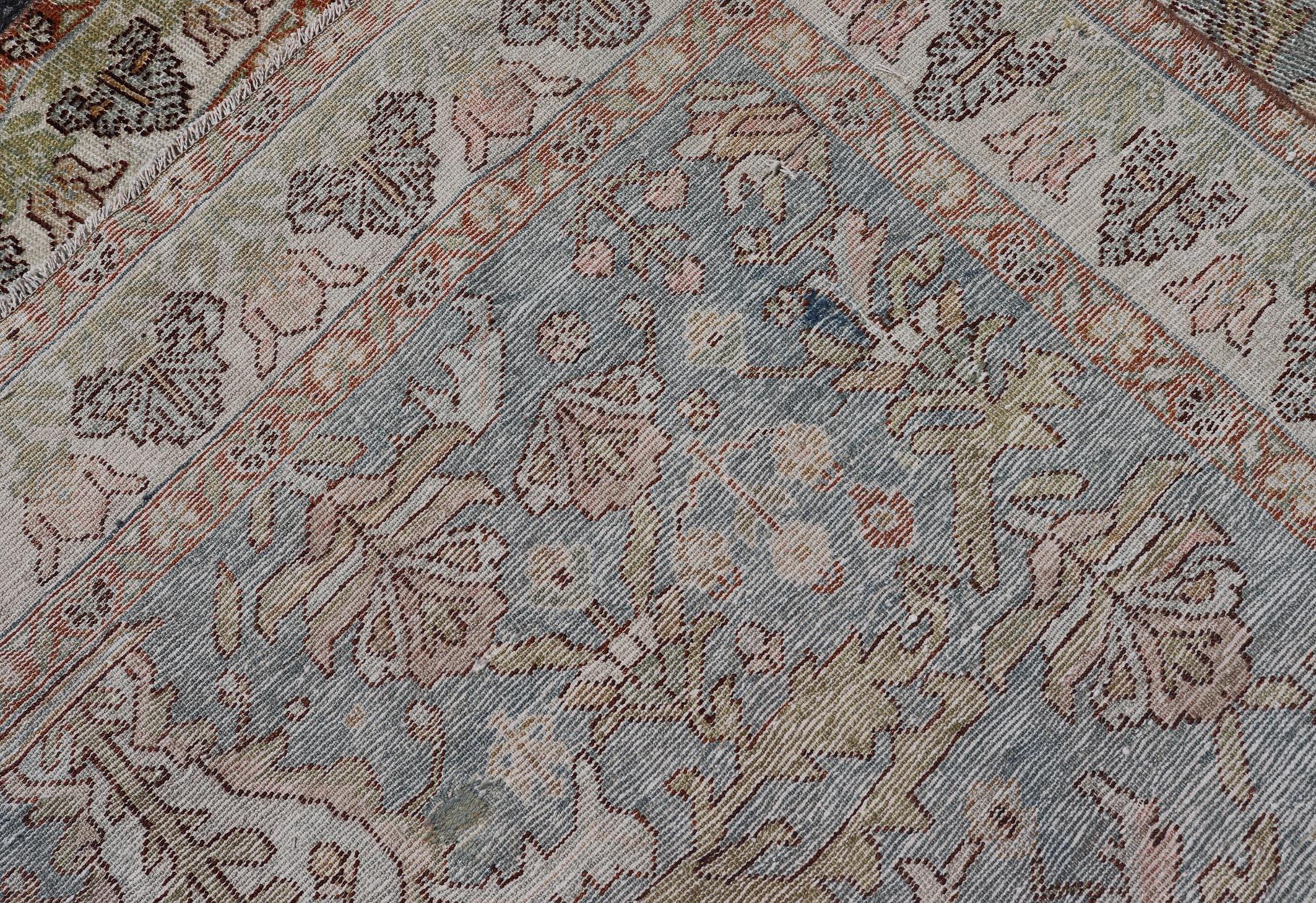 Antiker persischer Sultanabad-Teppich aus Sultanabad mit weicher blauer Palette  5'0 x 8'0 im Angebot 6