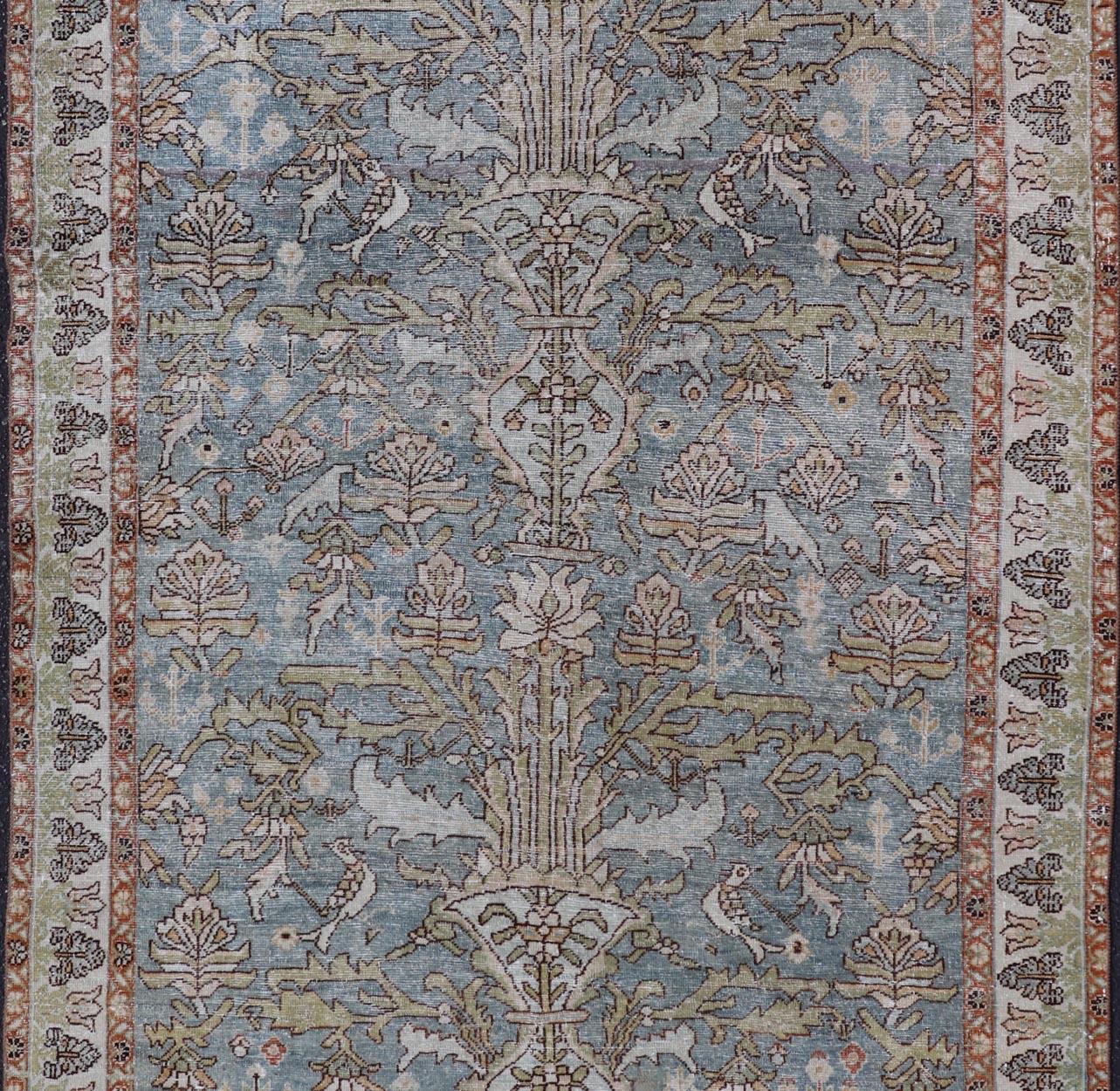 Antiker persischer Sultanabad-Teppich aus Sultanabad mit weicher blauer Palette  5'0 x 8'0 (Handgeknüpft) im Angebot