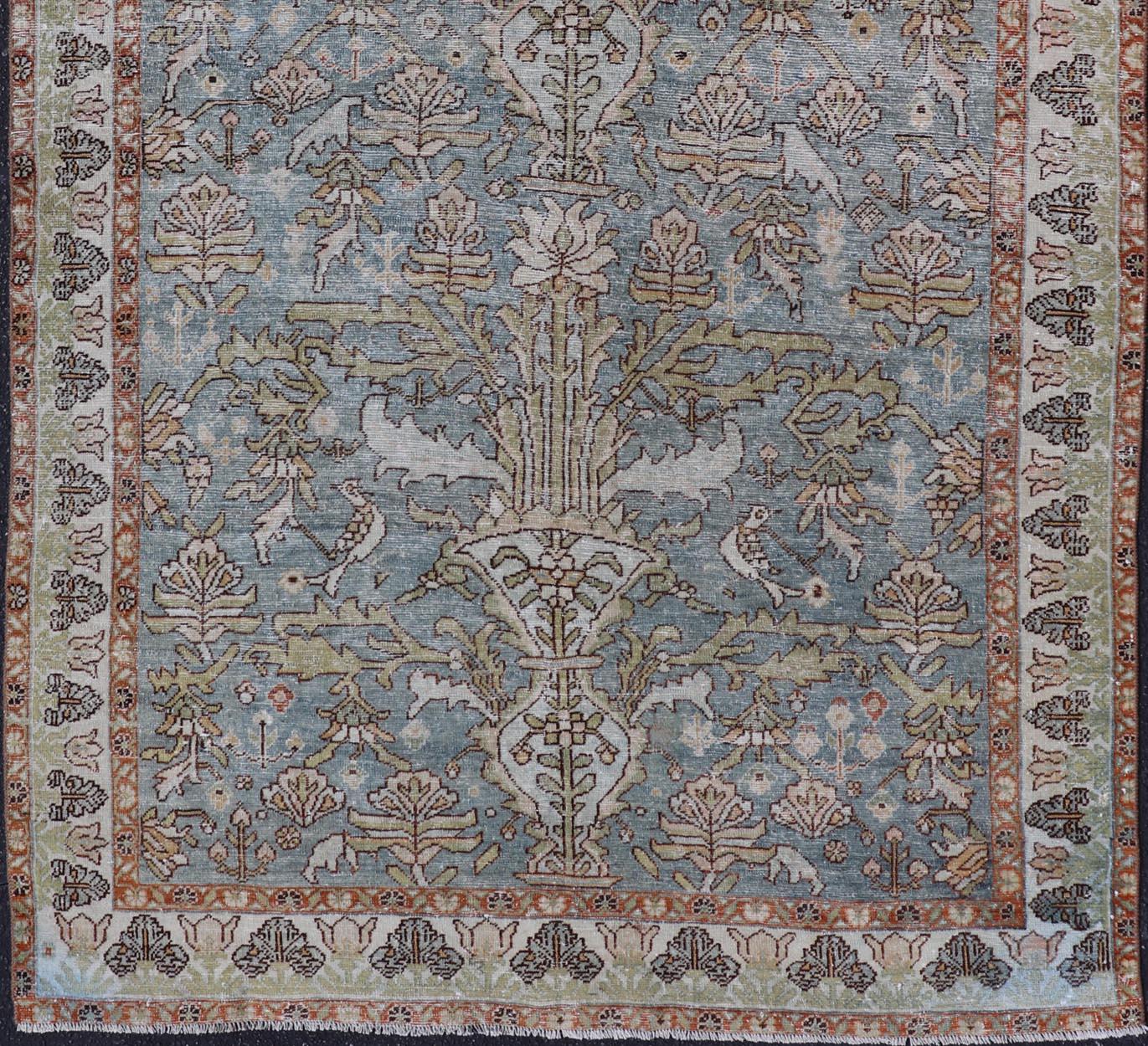 Antiker persischer Sultanabad-Teppich aus Sultanabad mit weicher blauer Palette  5'0 x 8'0 im Zustand „Gut“ im Angebot in Atlanta, GA