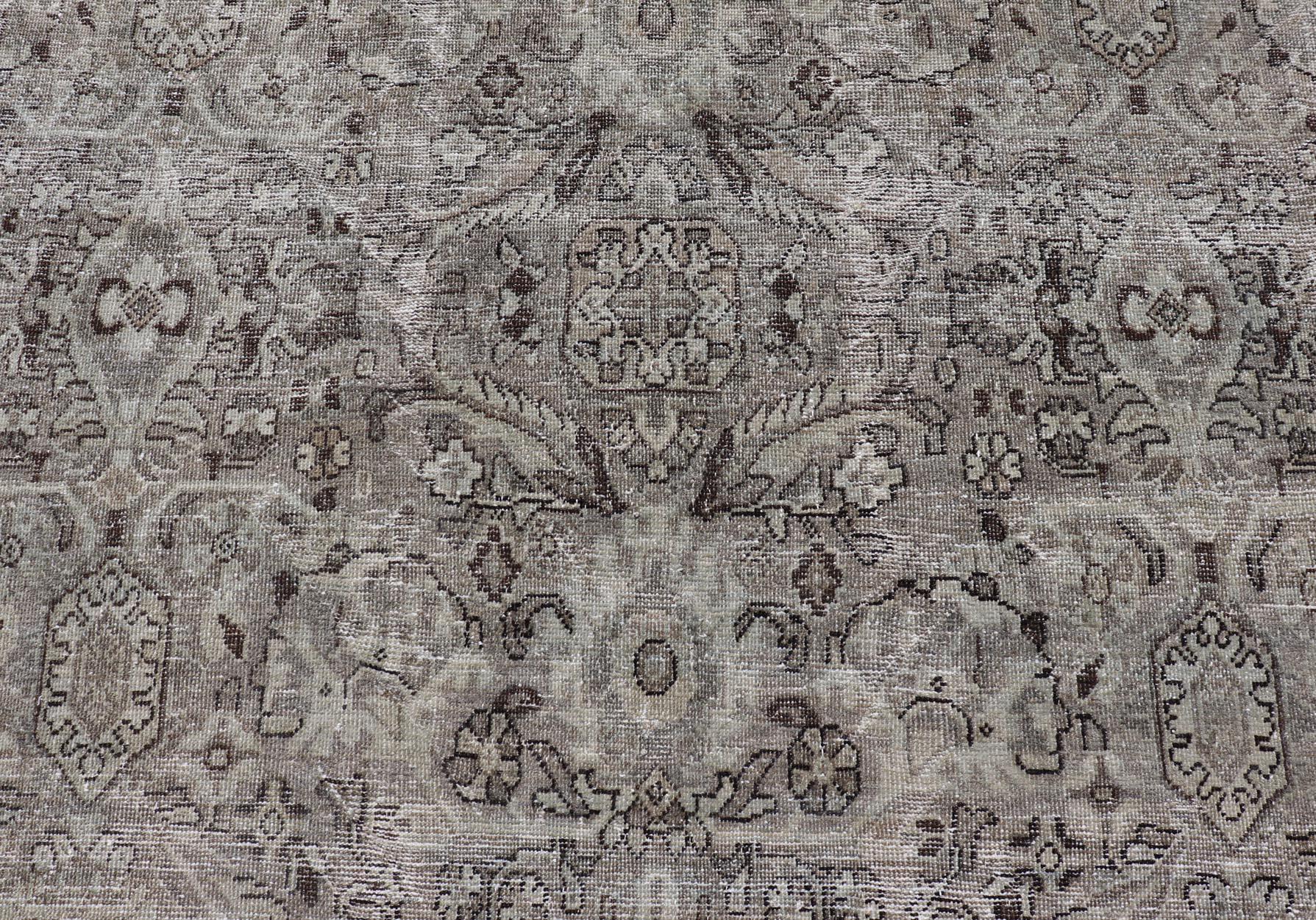 Antiker persischer Sultanabad-Teppich mit zeitlosem Medaillon-Design 10'1 x 13'5 im Angebot 7