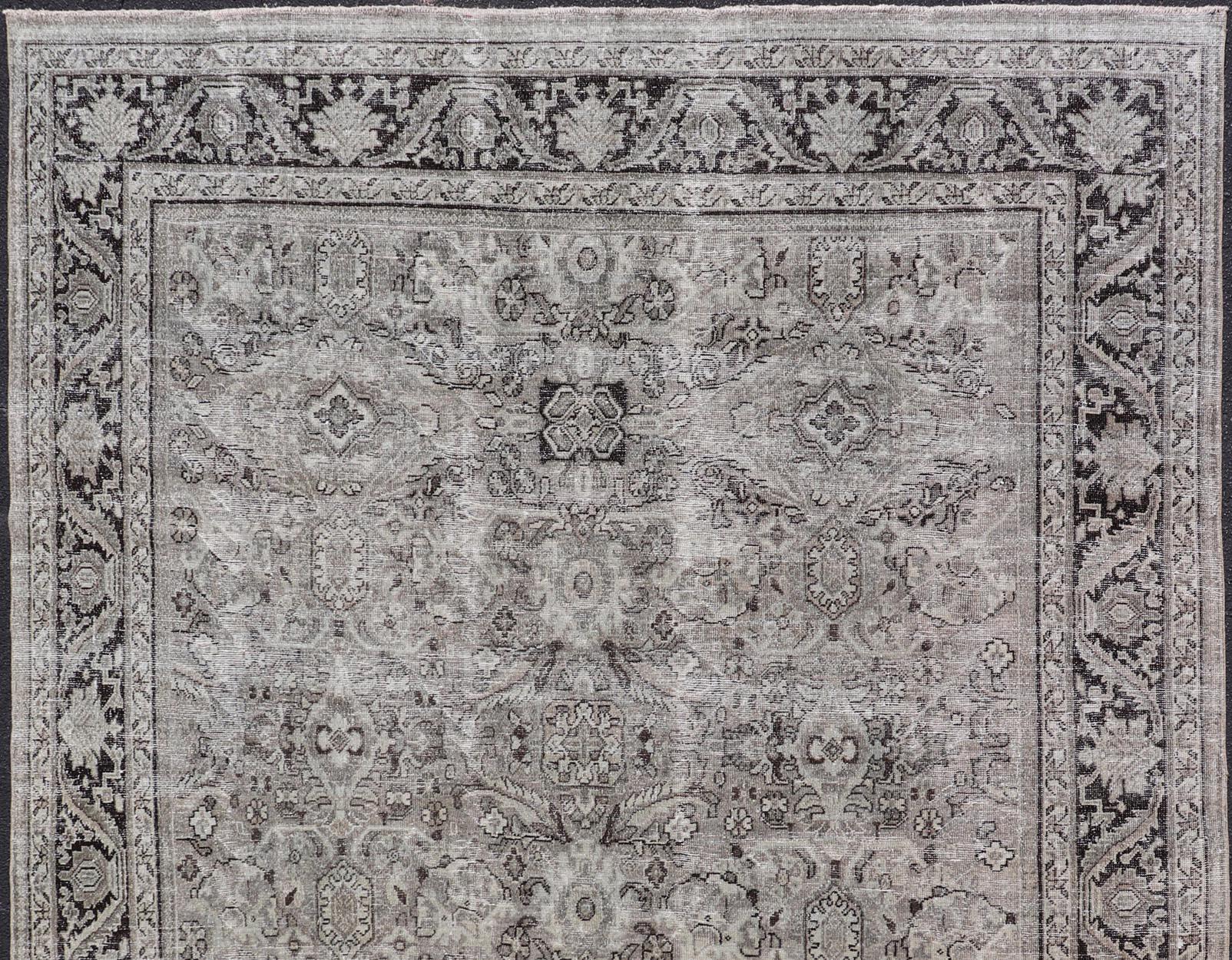 Antiker persischer Sultanabad-Teppich mit zeitlosem Medaillon-Design 10'1 x 13'5 im Zustand „Gut“ im Angebot in Atlanta, GA